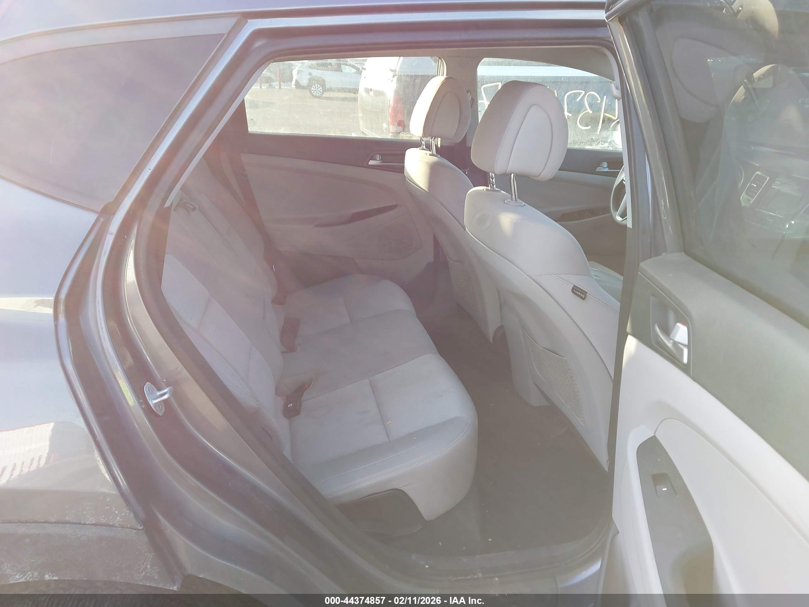 HYUNDAI TUCSON image 8