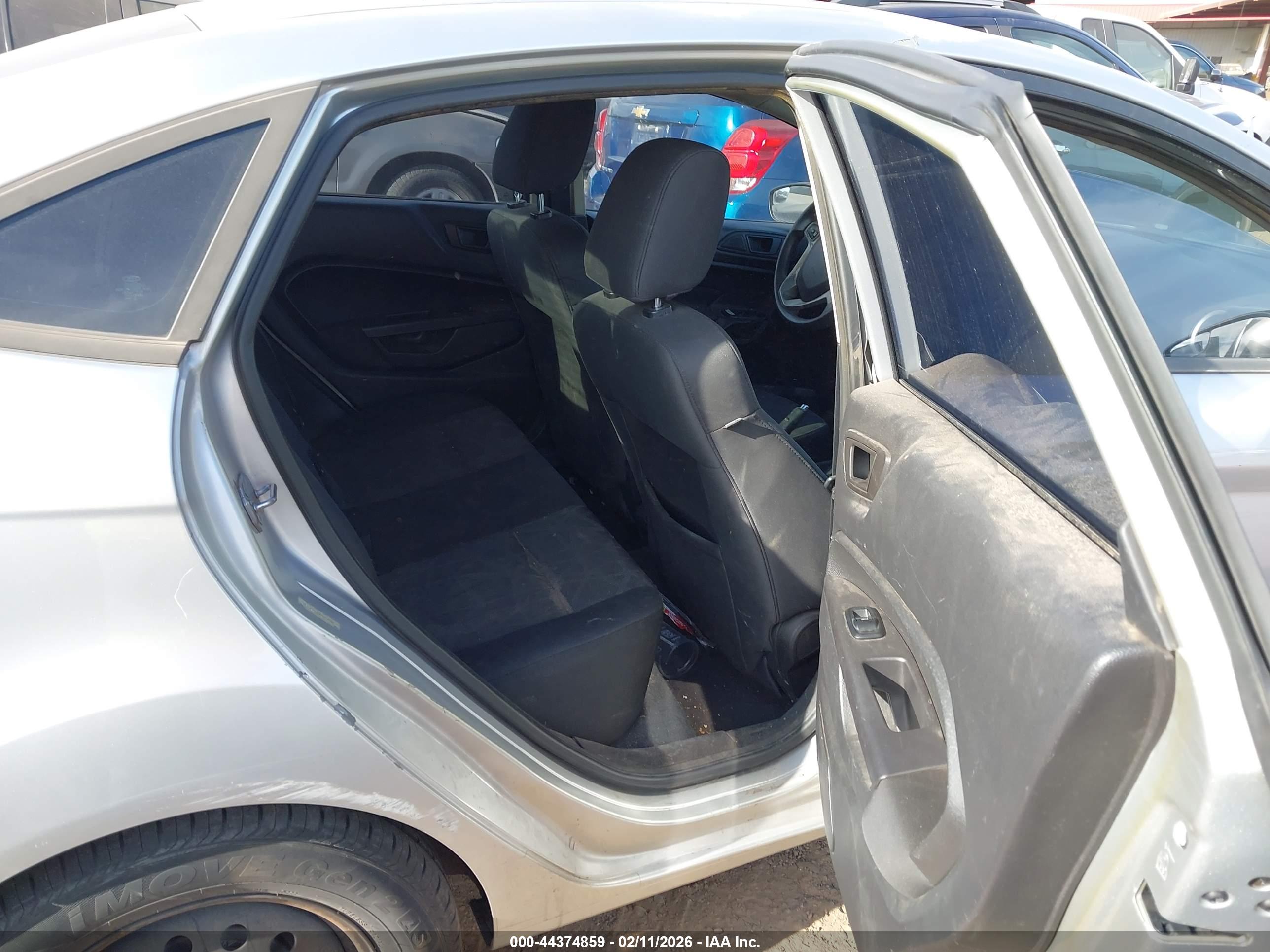 FORD FIESTA image 8