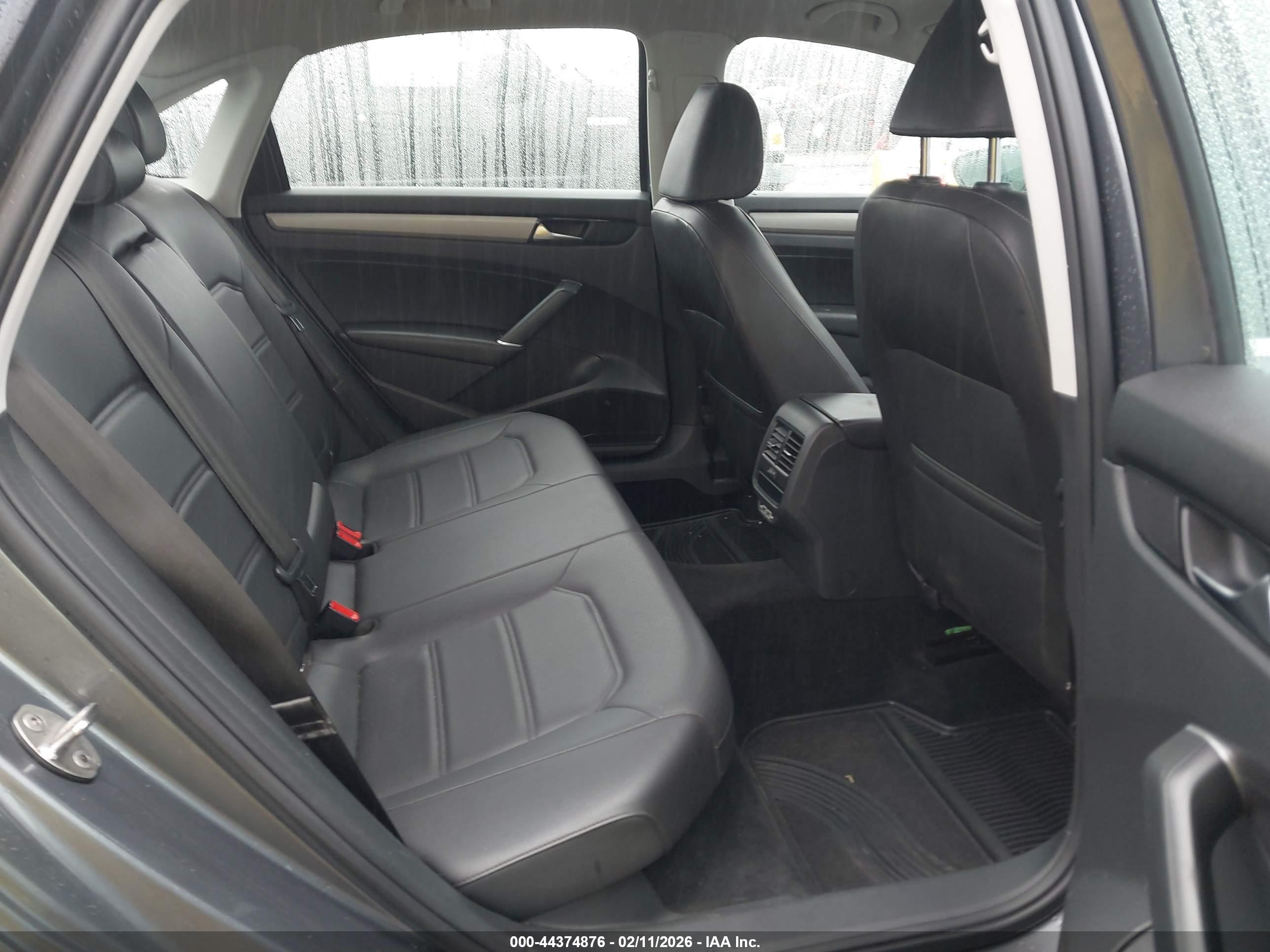 VOLKSWAGEN PASSAT image 8