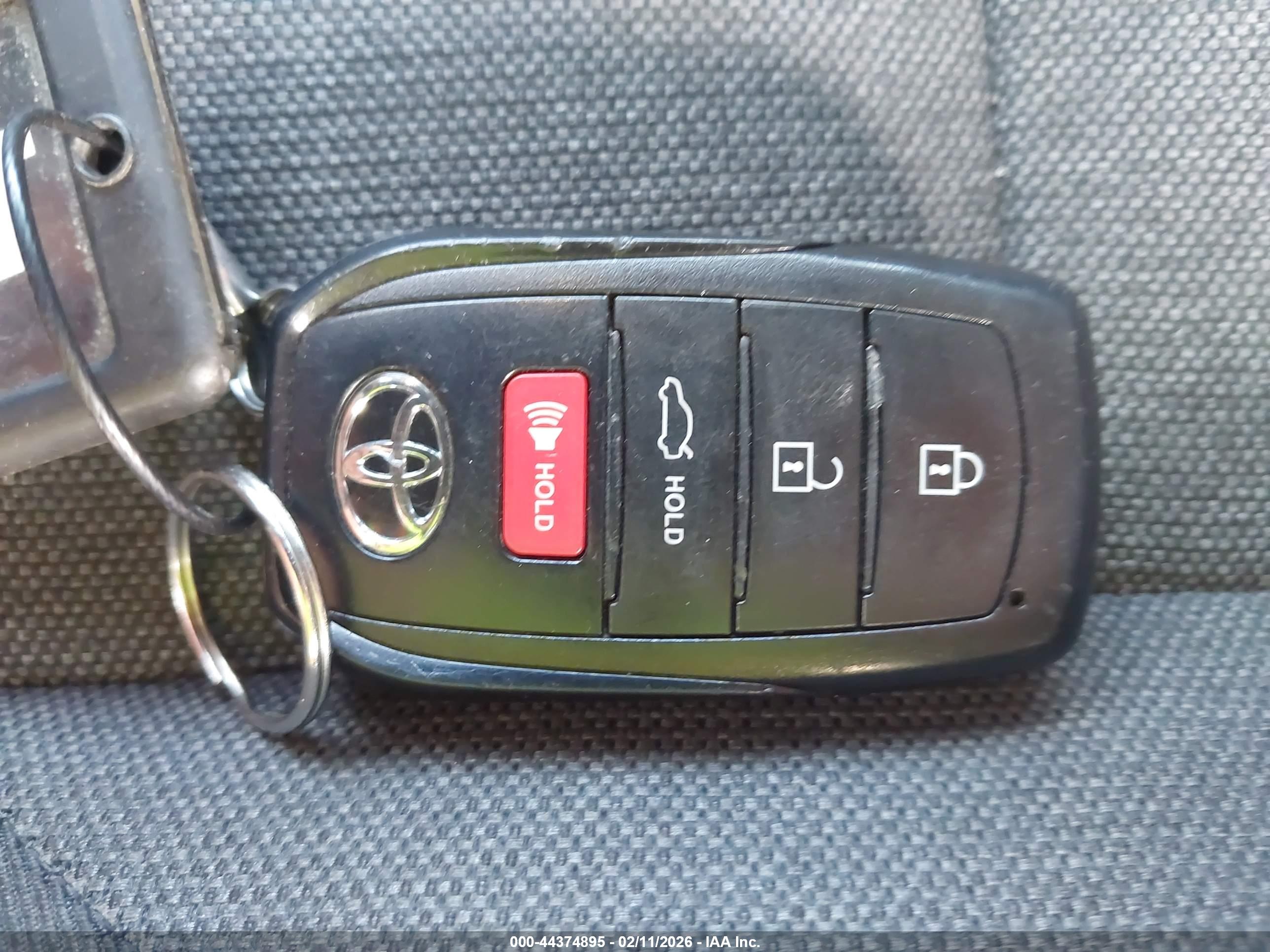 TOYOTA CAMRY image 11