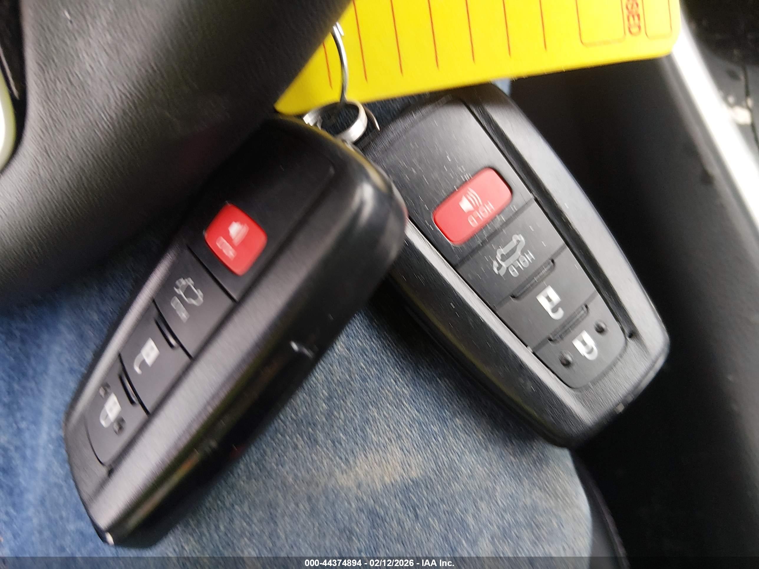 TOYOTA RAV4 image 11