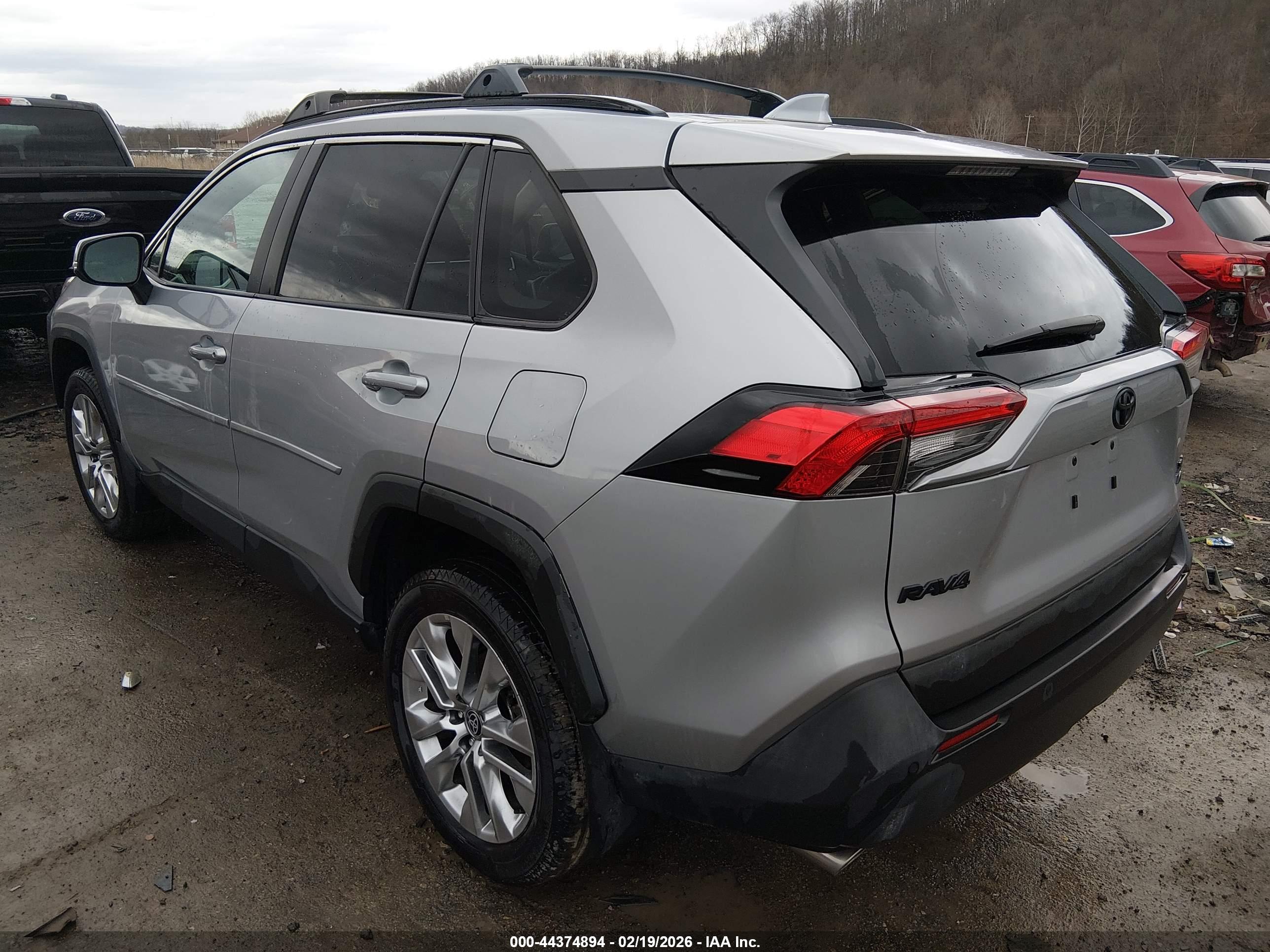 TOYOTA RAV4 image 3