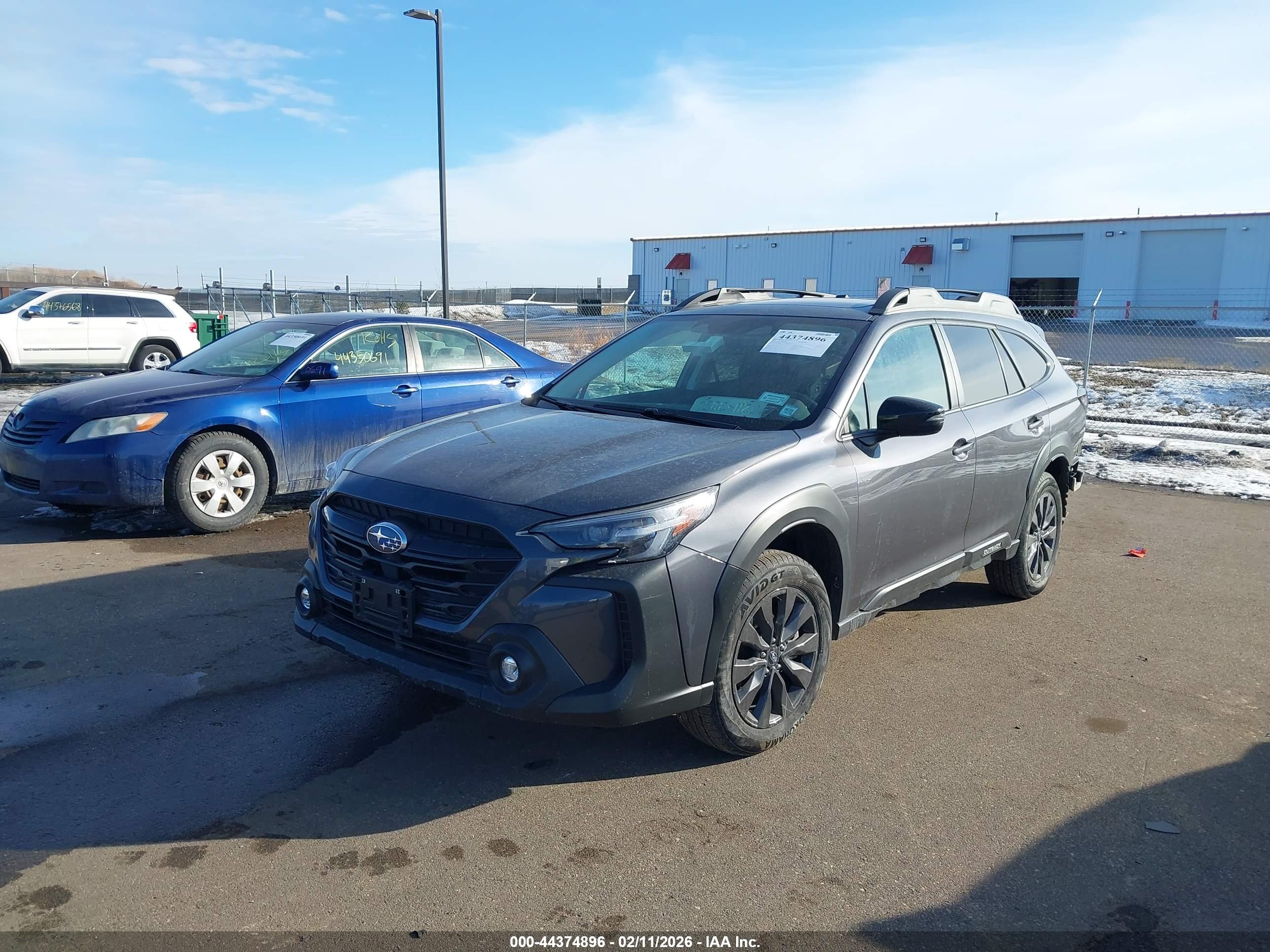 SUBARU OUTBACK image 2
