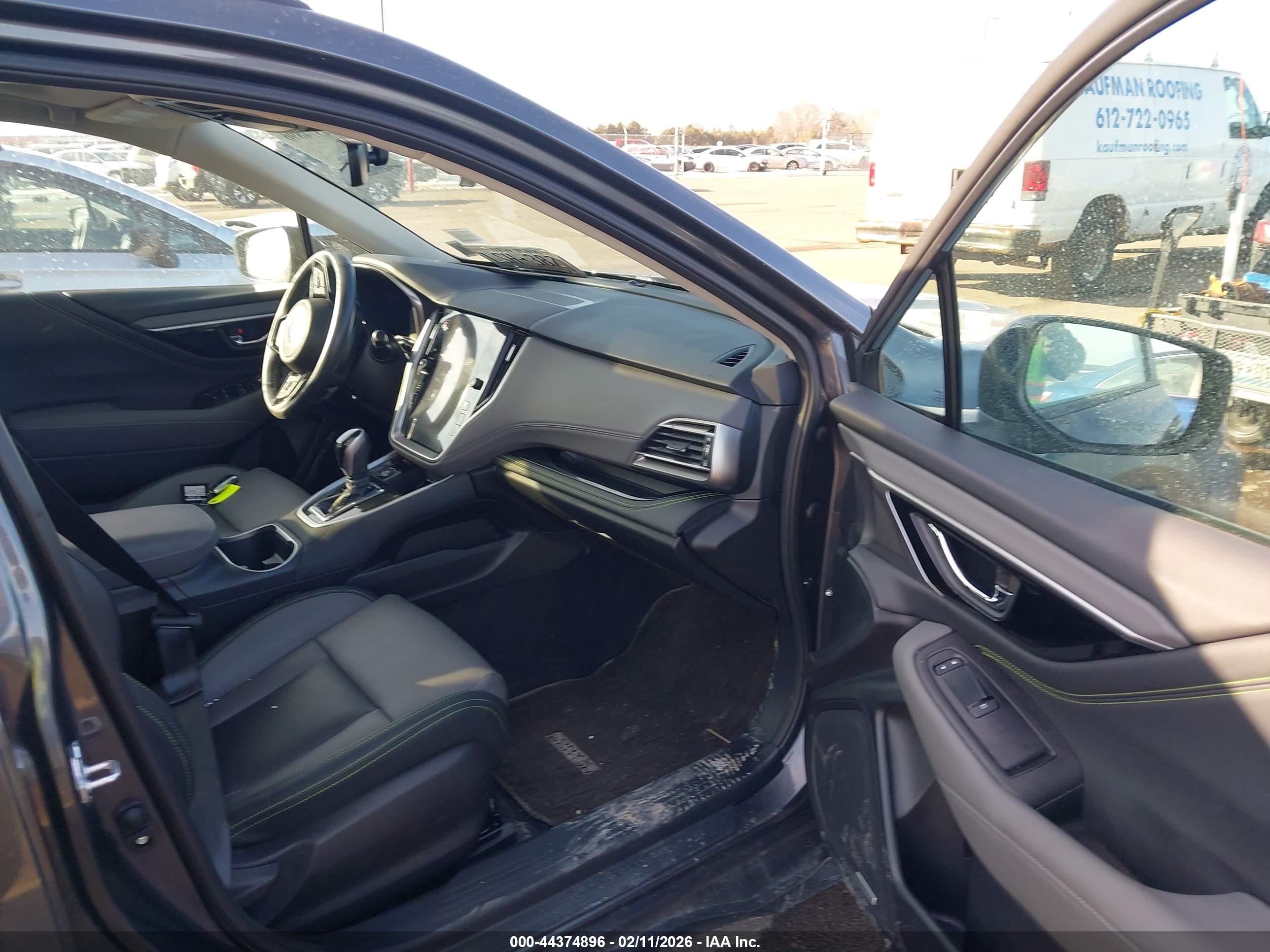 SUBARU OUTBACK image 5