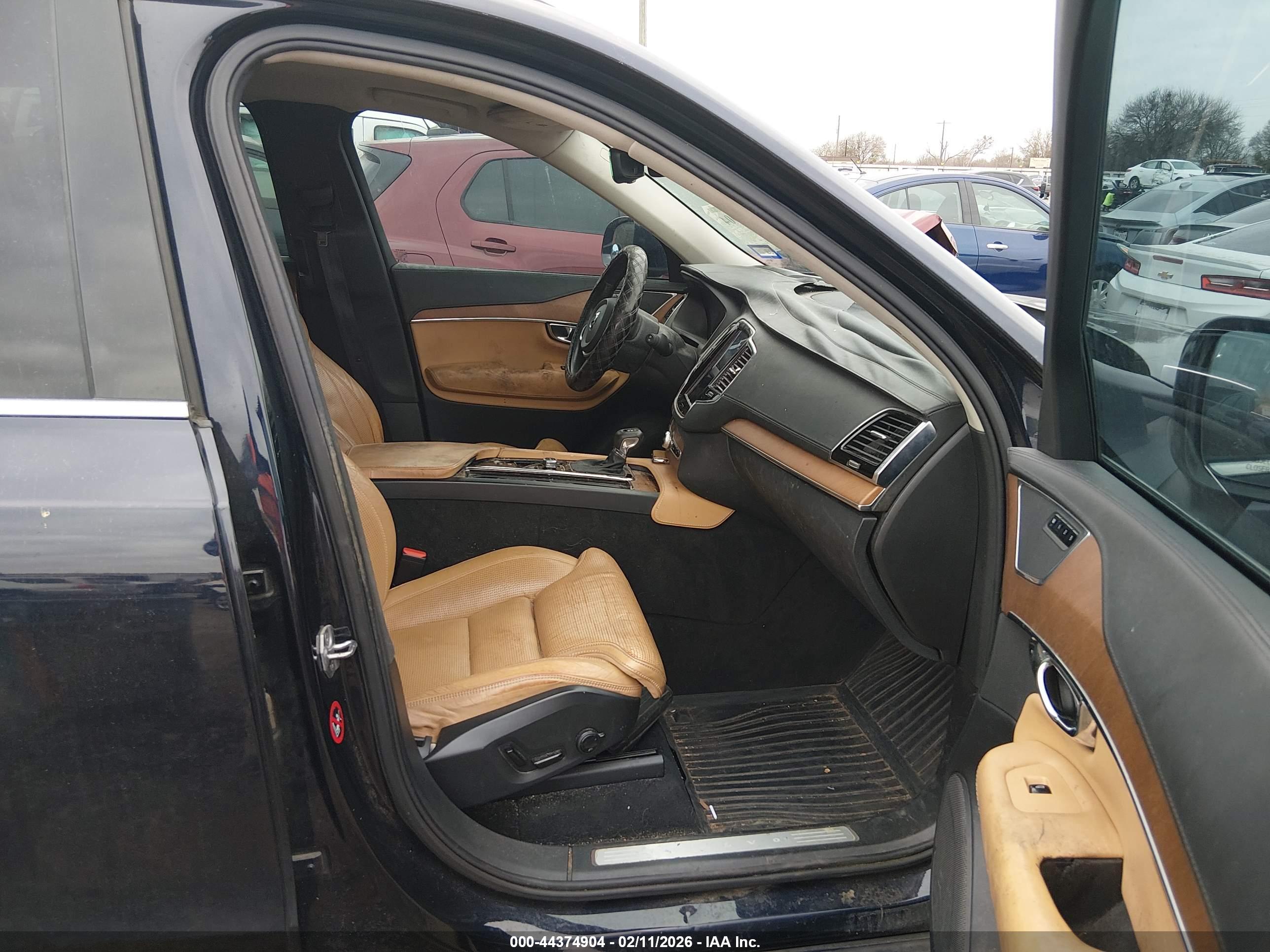 VOLVO XC90 image 5