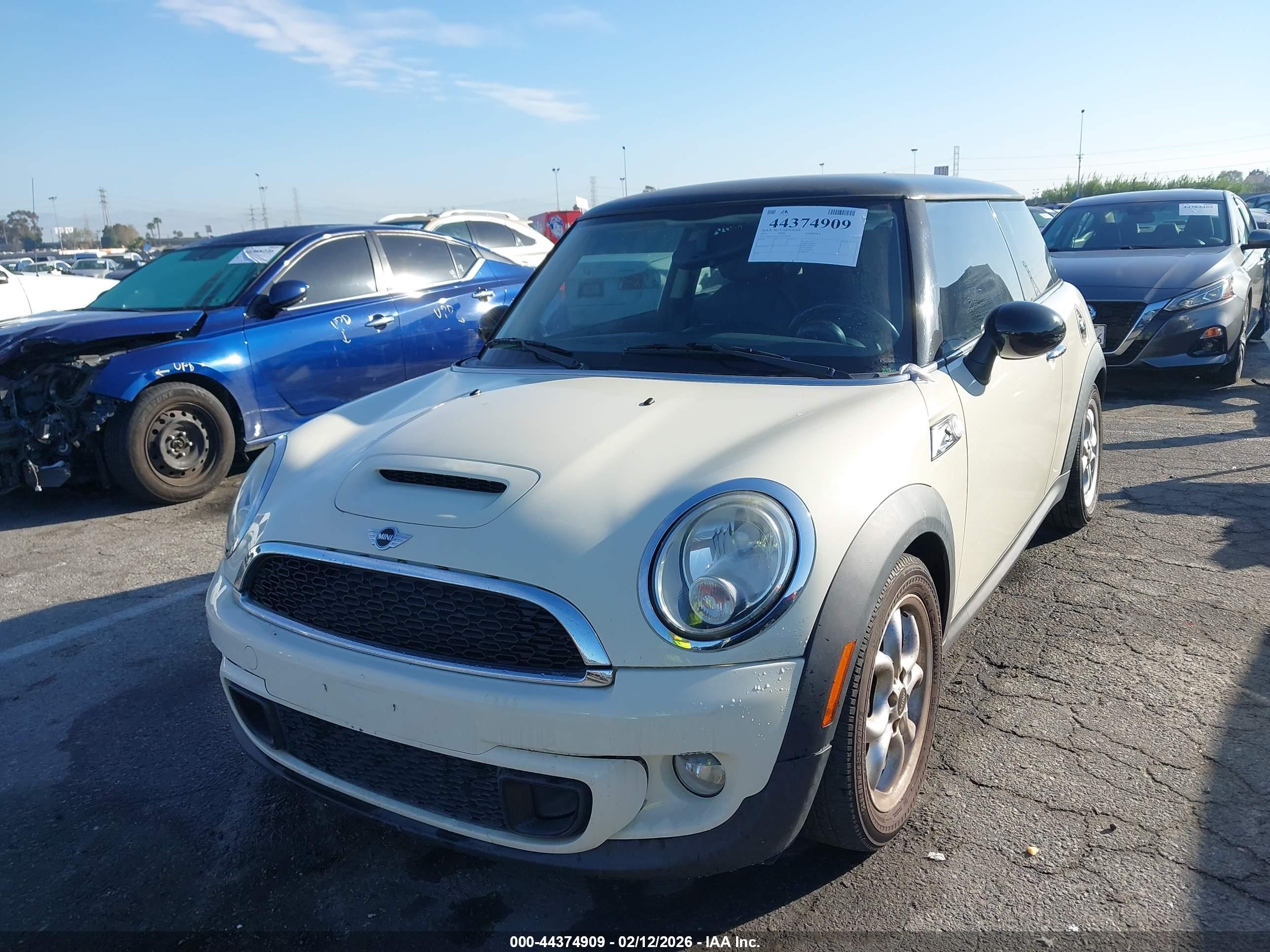 MINI COOPER image 2