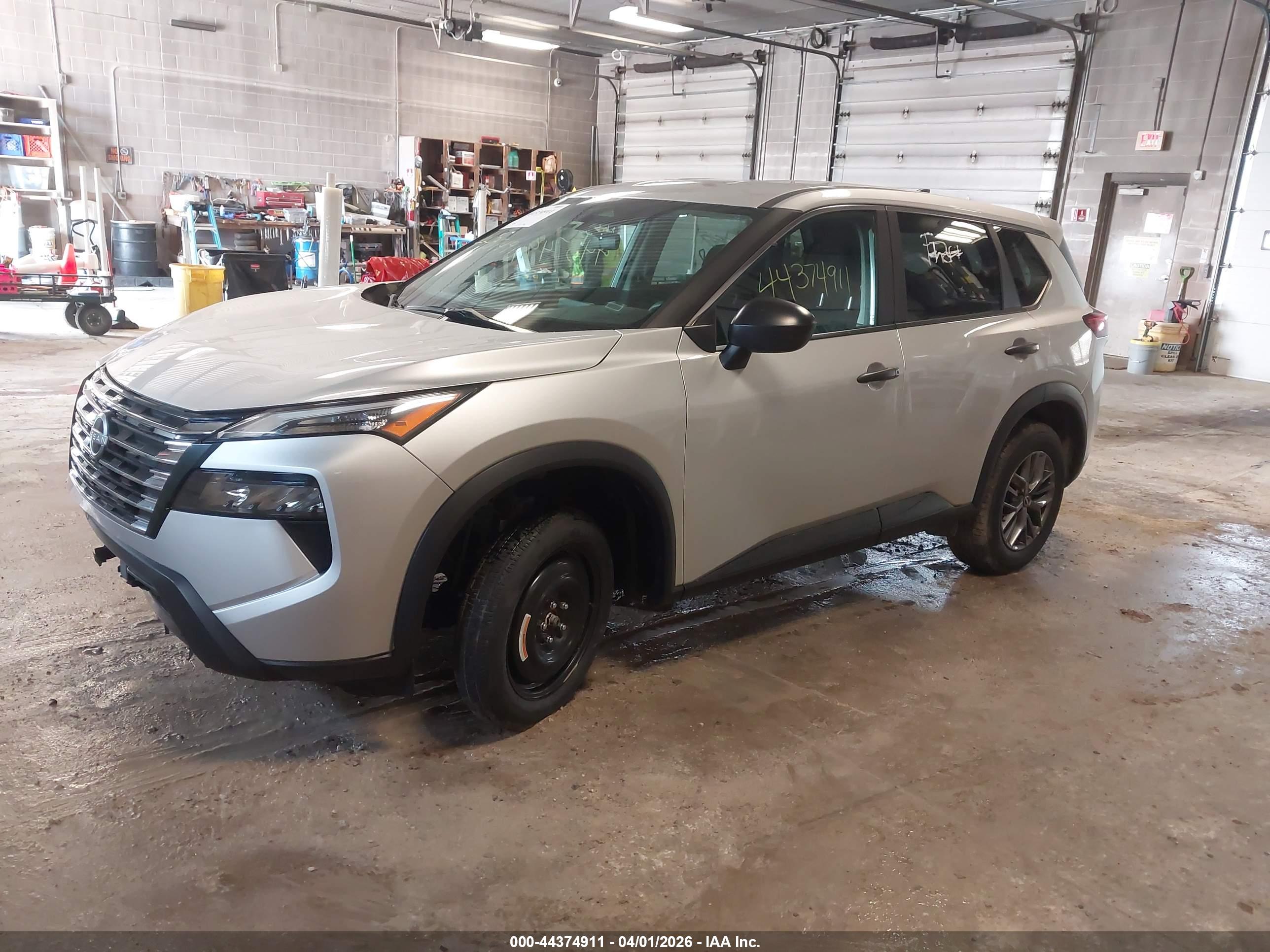 NISSAN ROGUE image 2