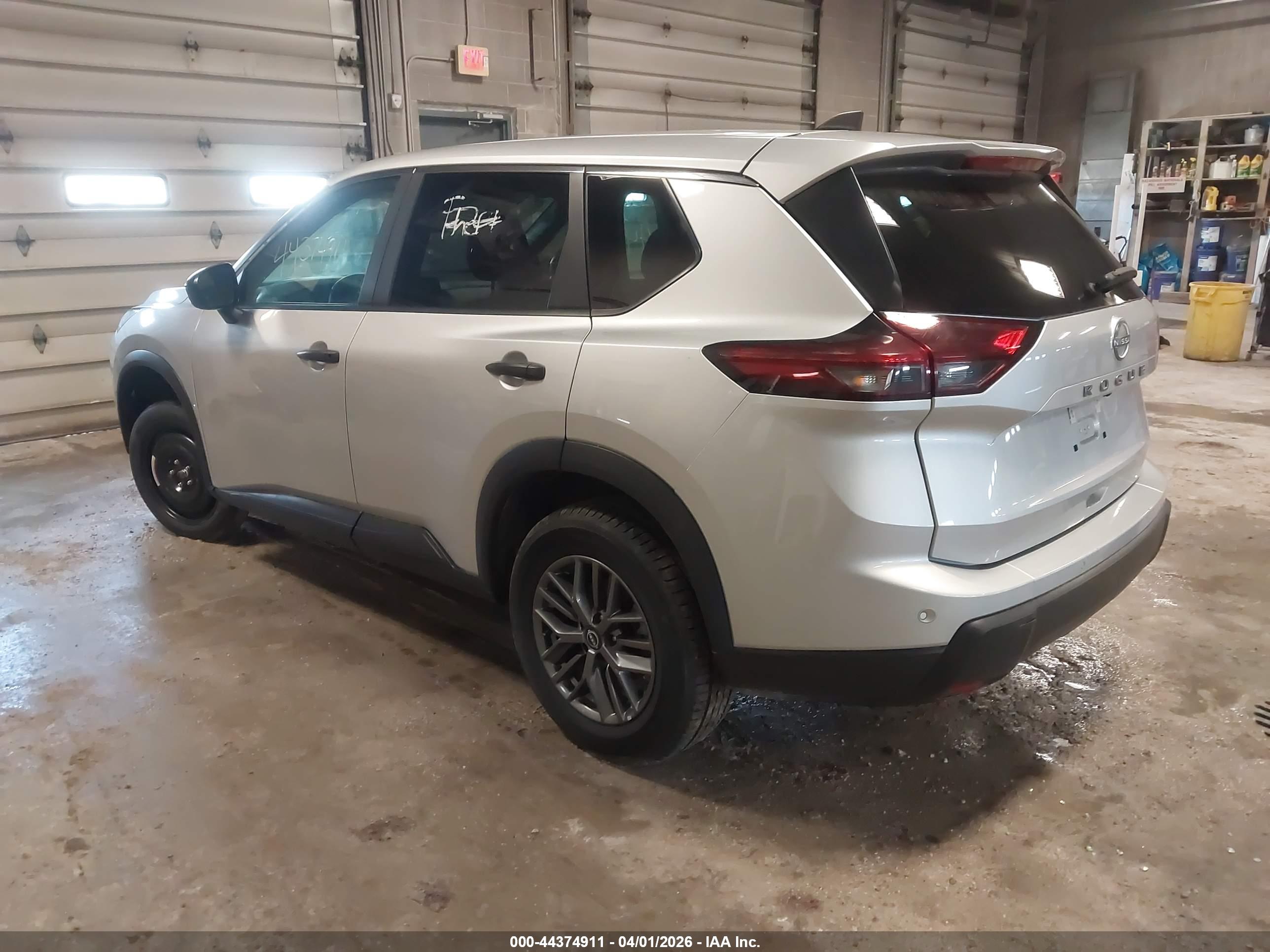 NISSAN ROGUE image 3