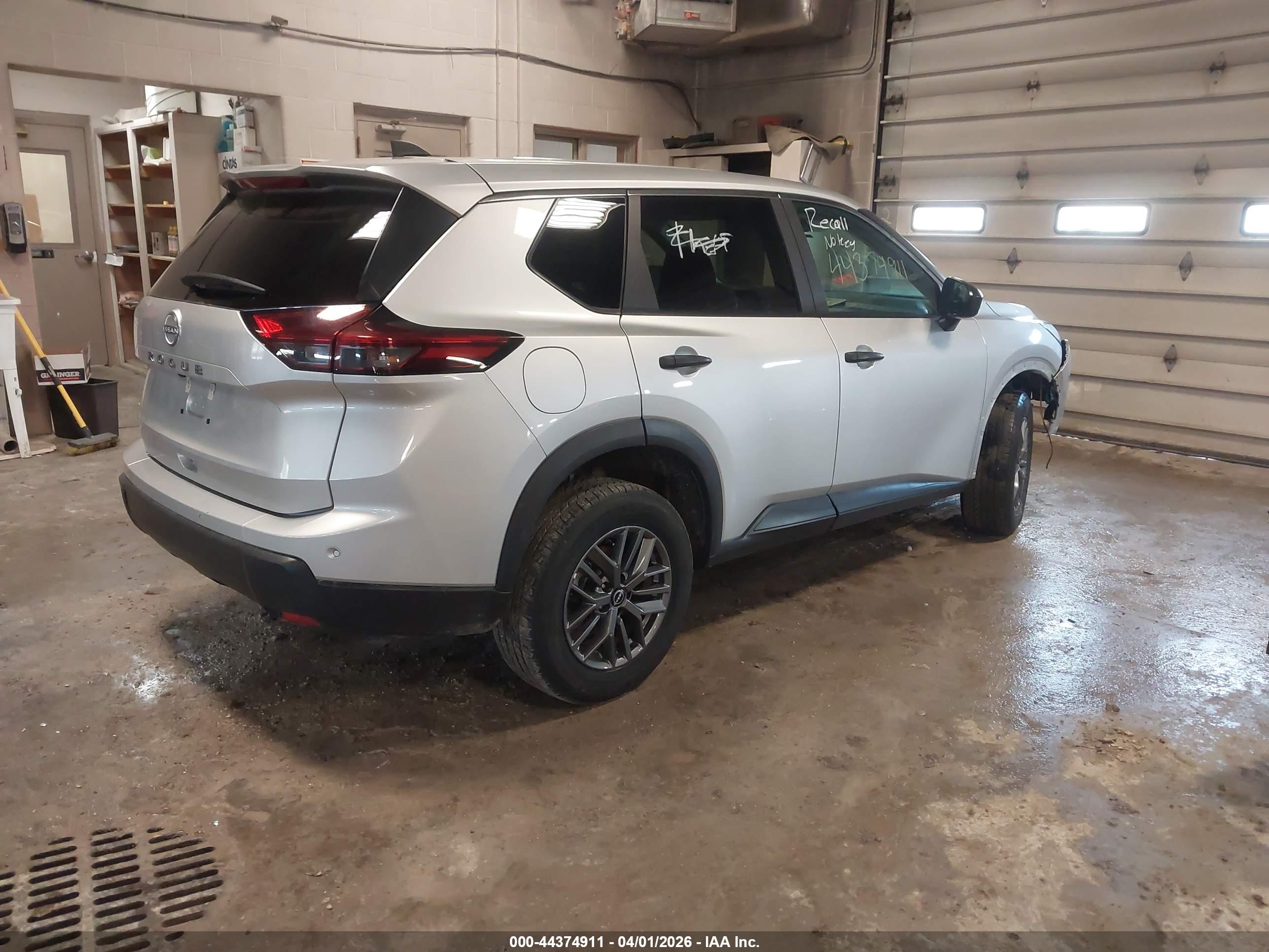 NISSAN ROGUE image 4