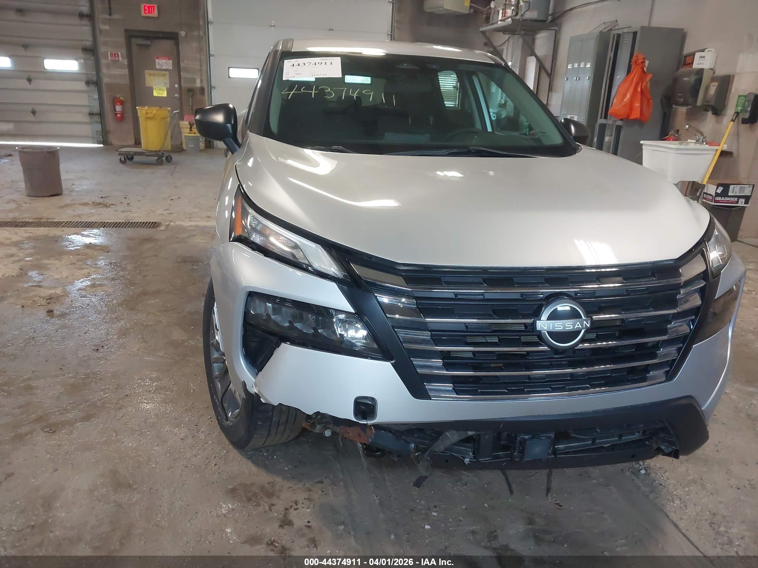 NISSAN ROGUE image 6