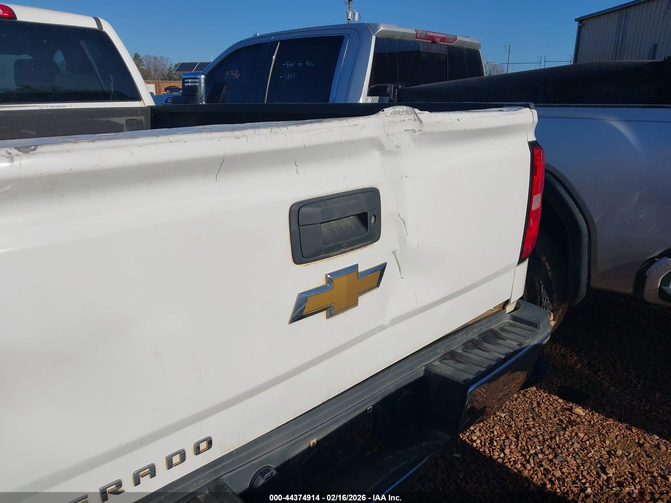 CHEVROLET SILVERADO image 6