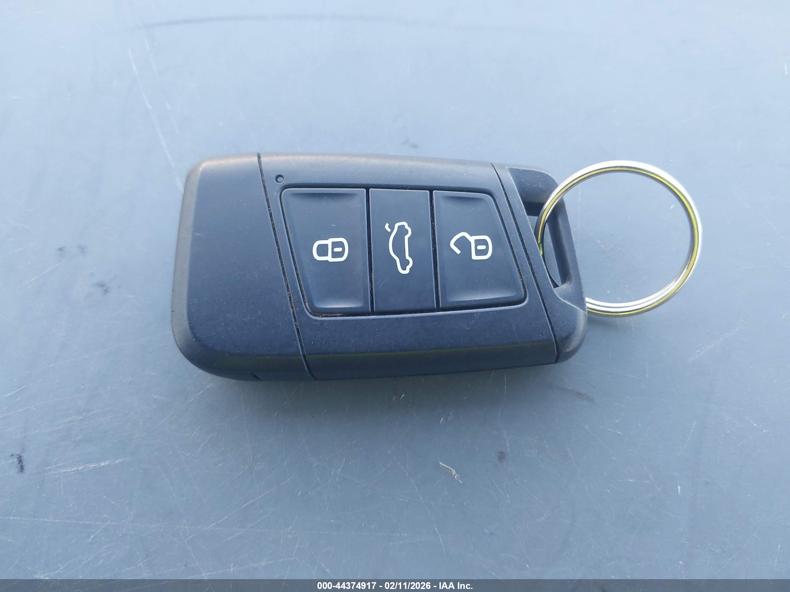VOLKSWAGEN TAOS image 11