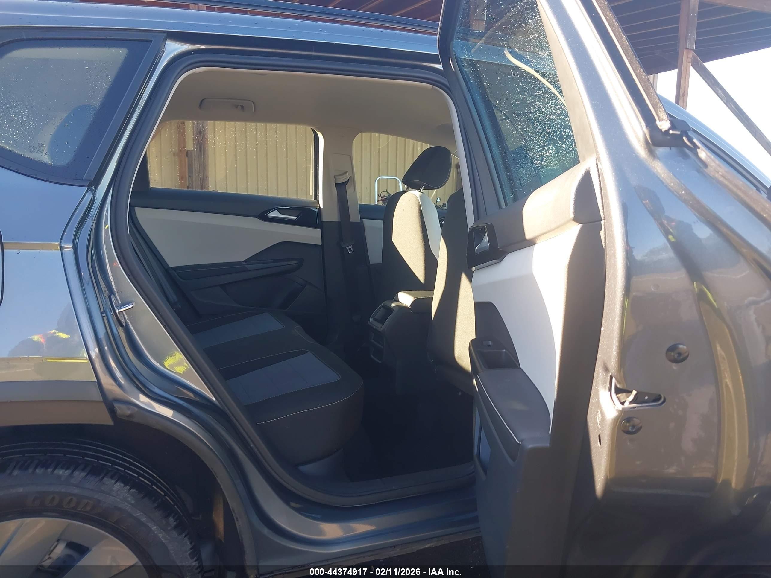 VOLKSWAGEN TAOS image 8