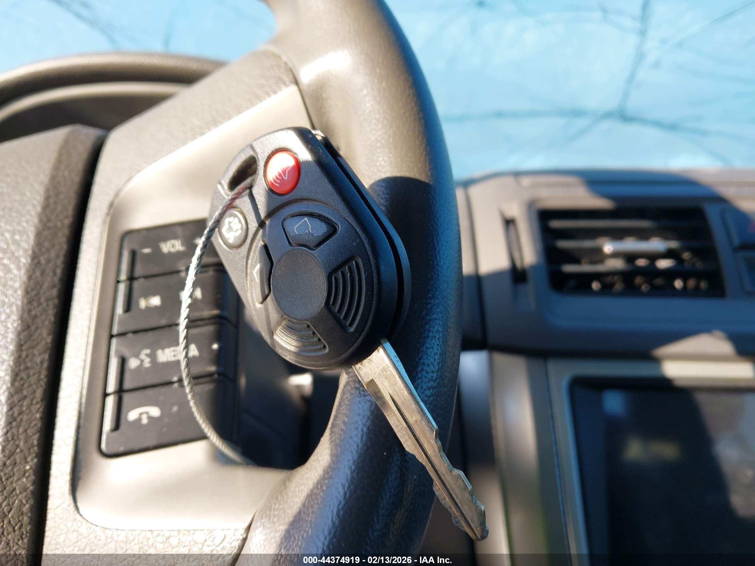 FORD FUSION image 11