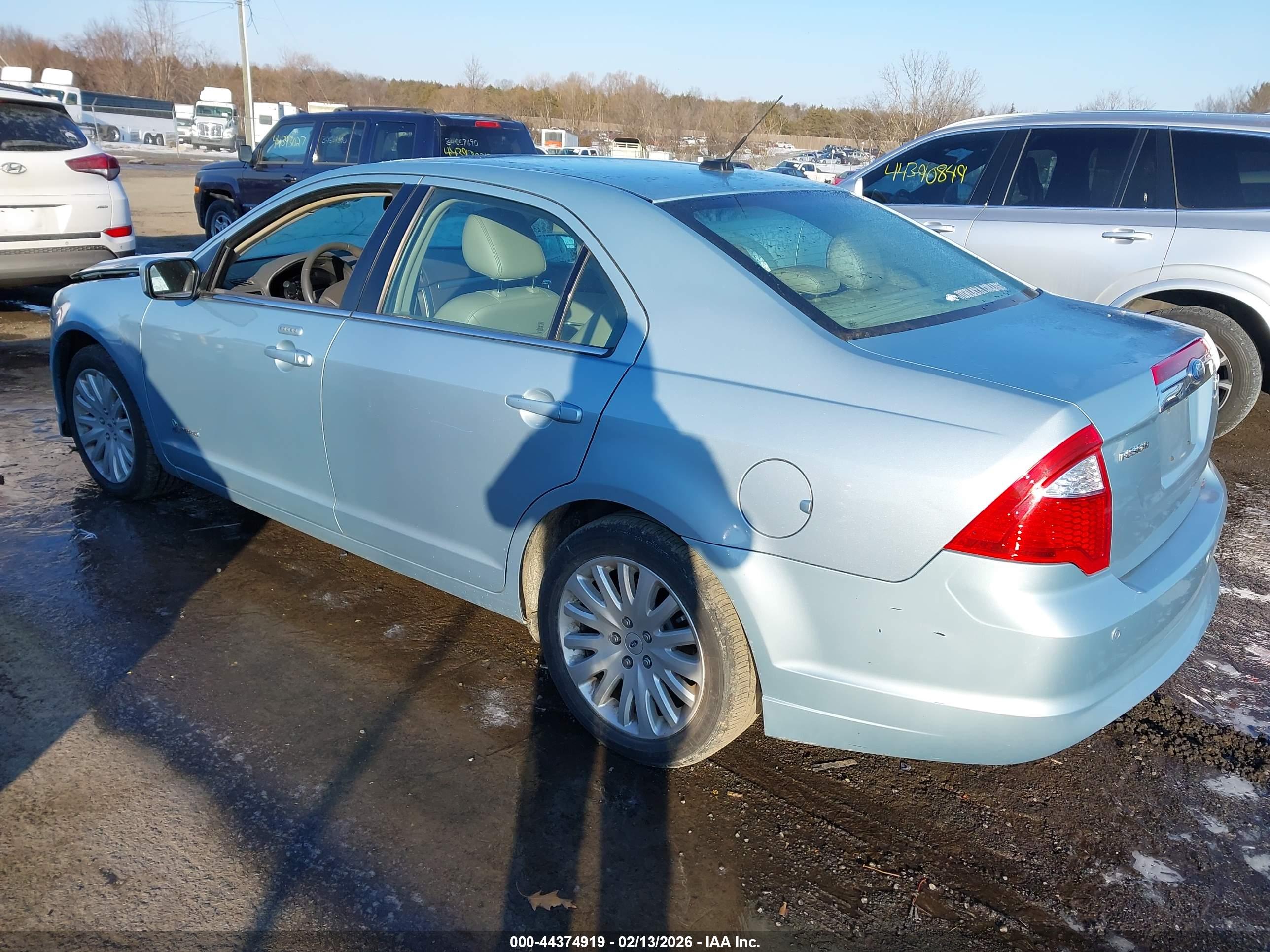 FORD FUSION image 3