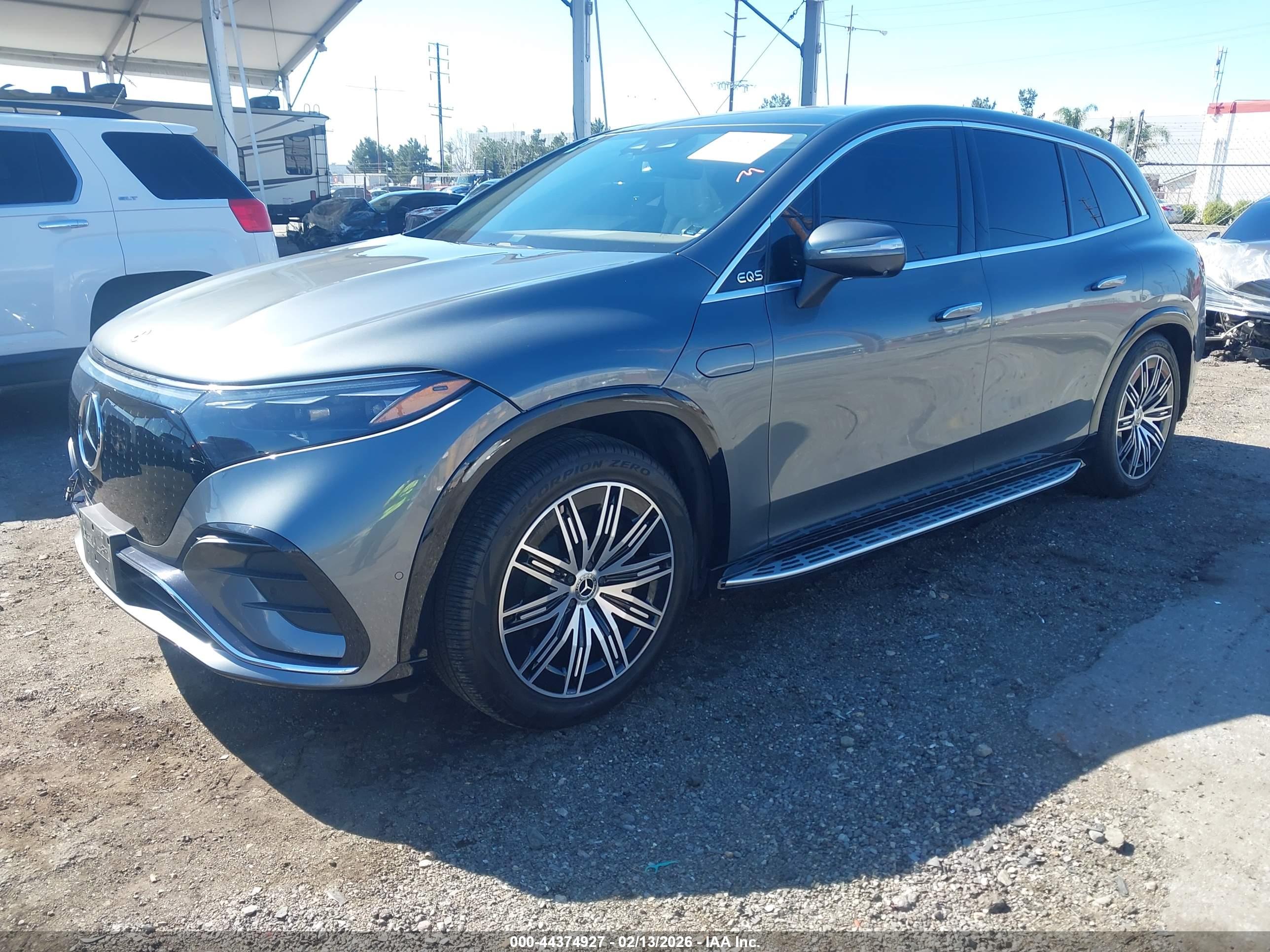 MERCEDES-BENZ EQS image 2