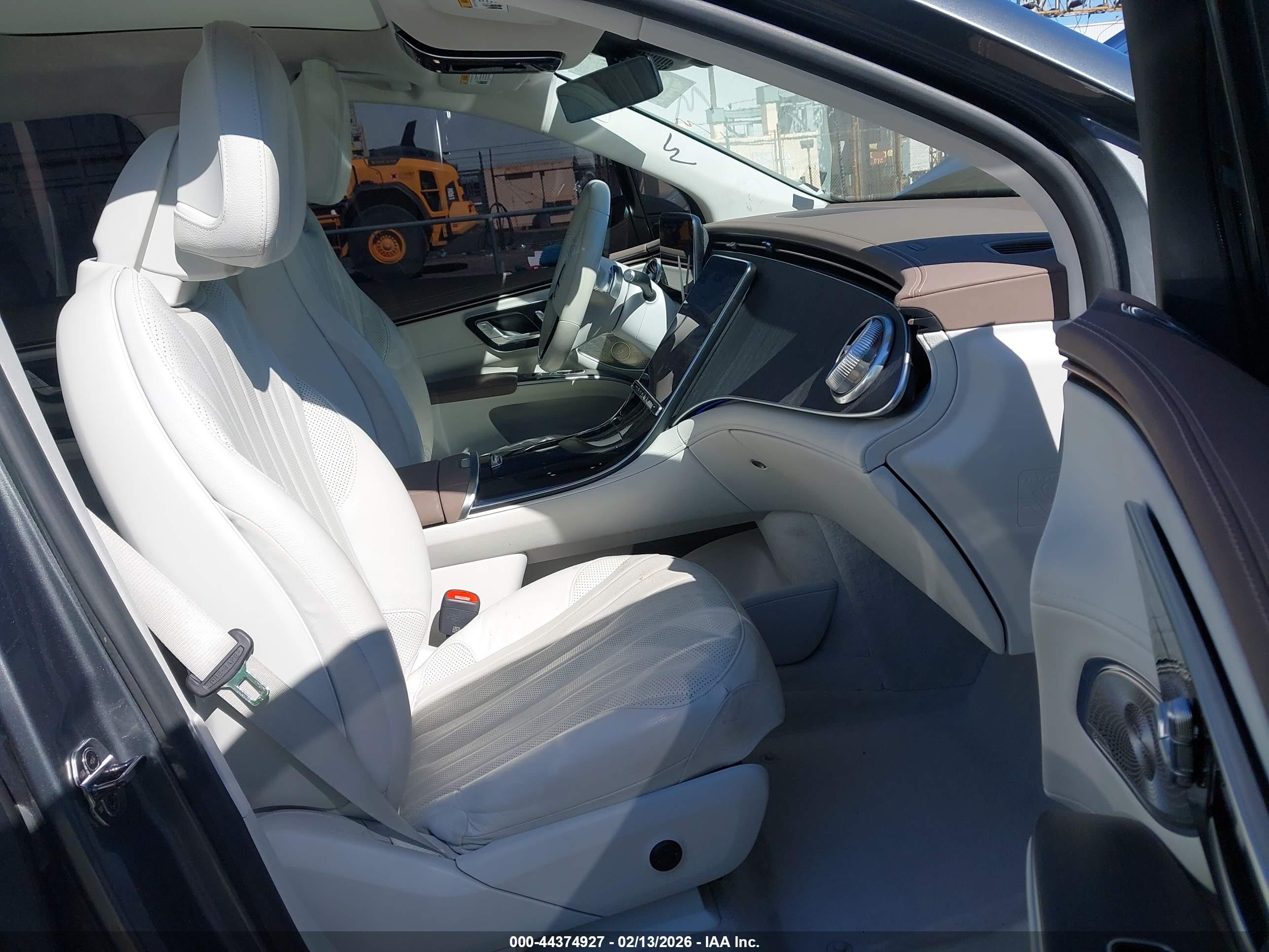 MERCEDES-BENZ EQS image 5