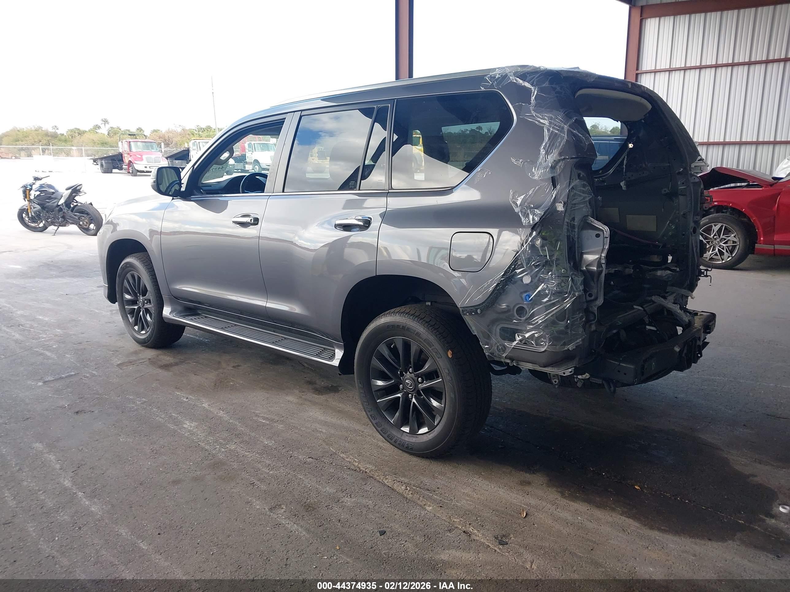 LEXUS GX image 3
