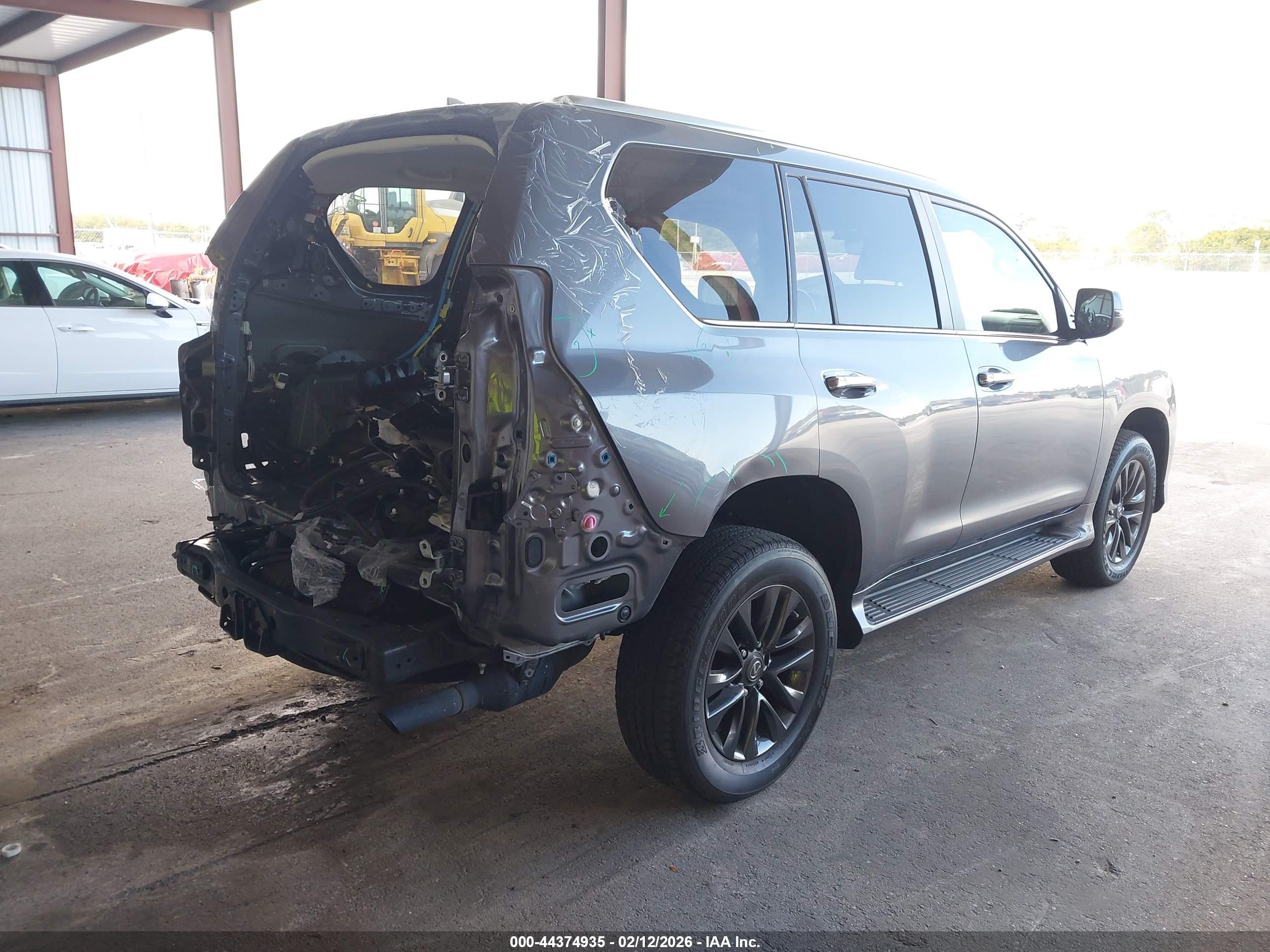 LEXUS GX image 4