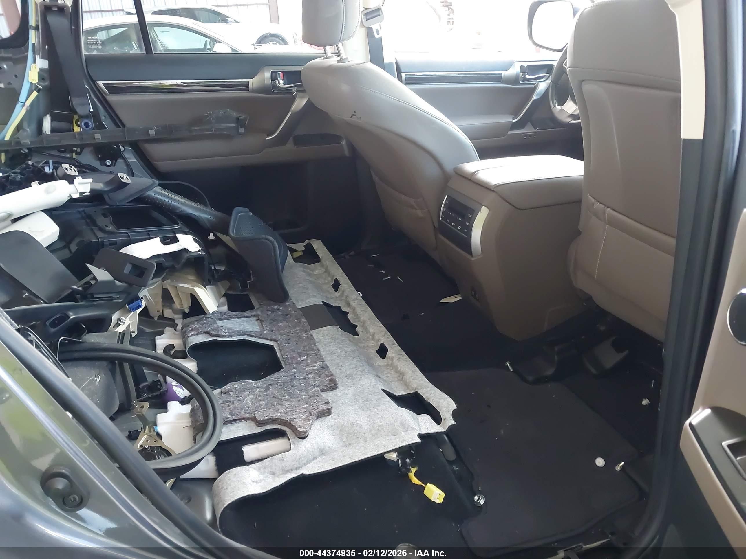 LEXUS GX image 8