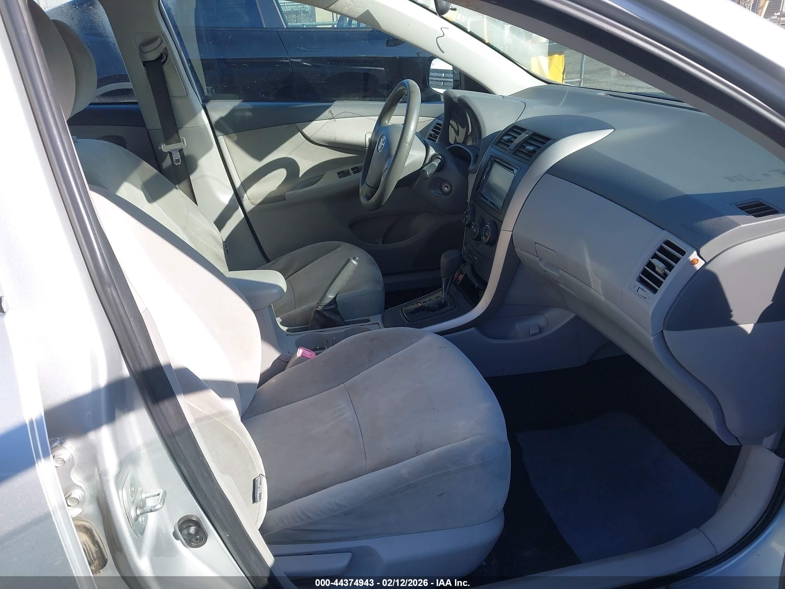 TOYOTA COROLLA image 5