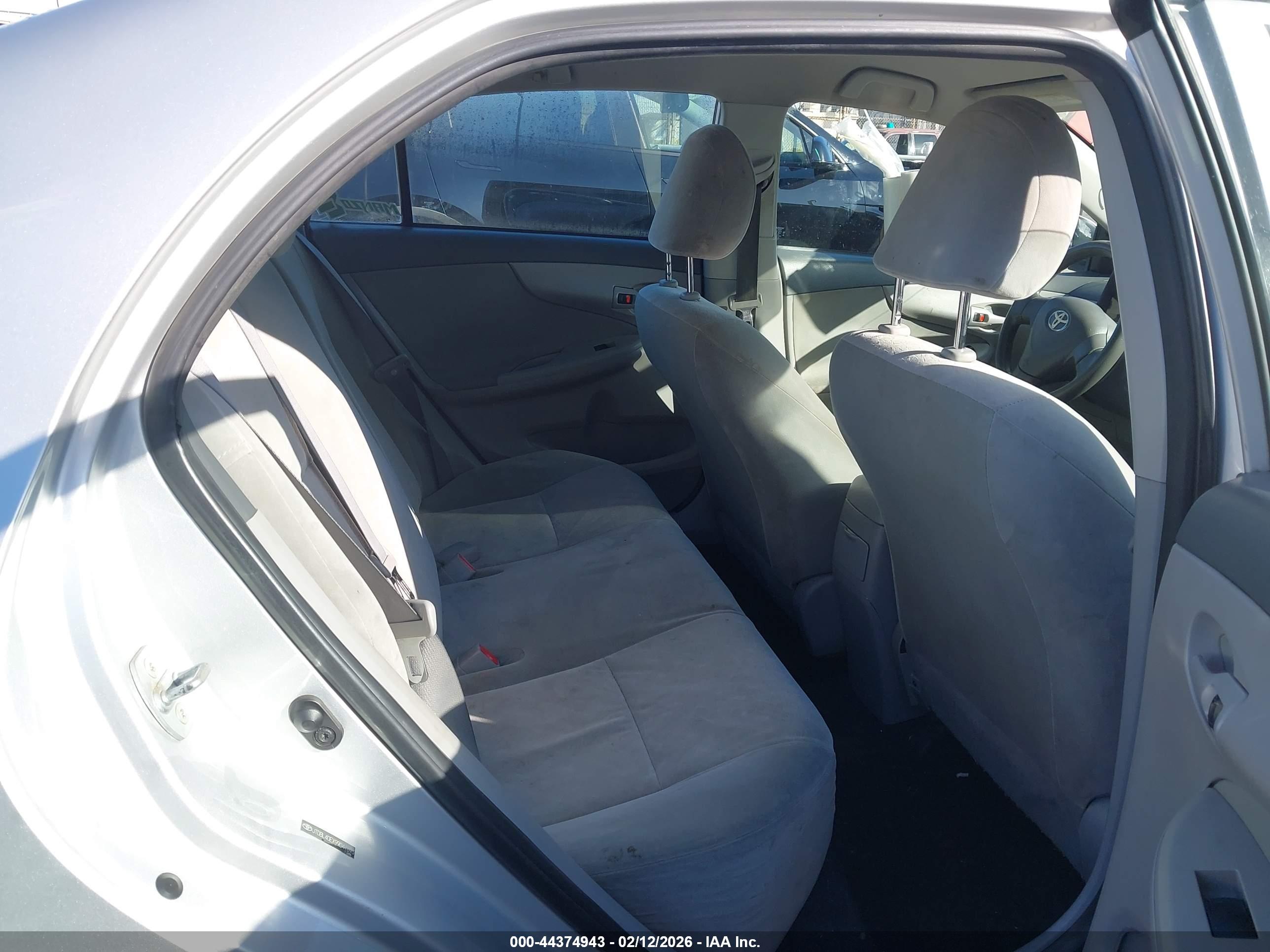 TOYOTA COROLLA image 8