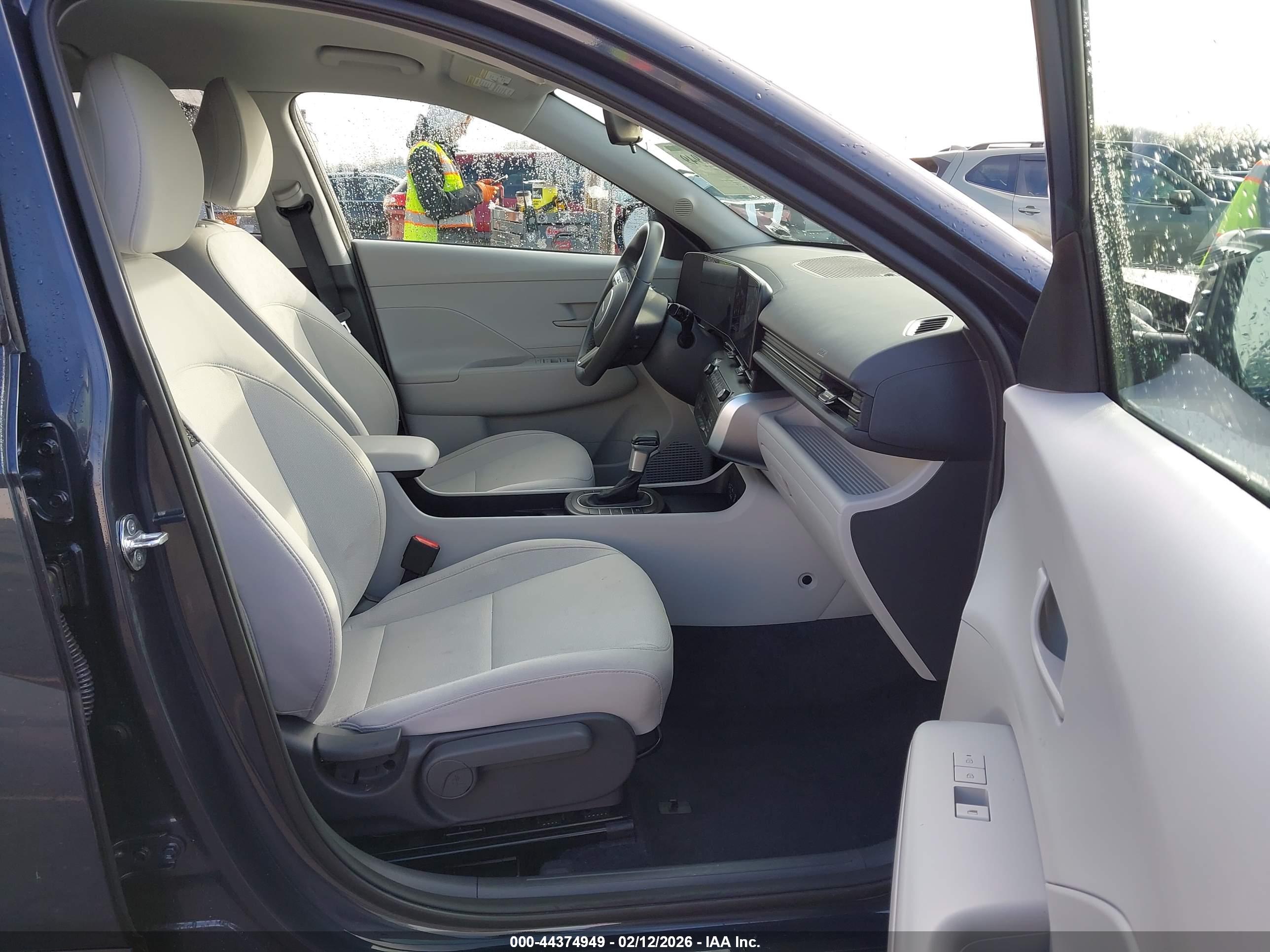 HYUNDAI KONA image 5