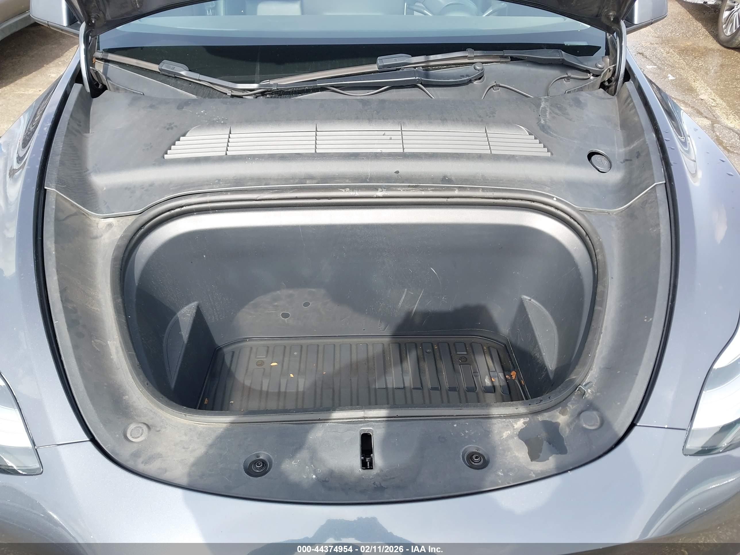 TESLA MODEL image 10