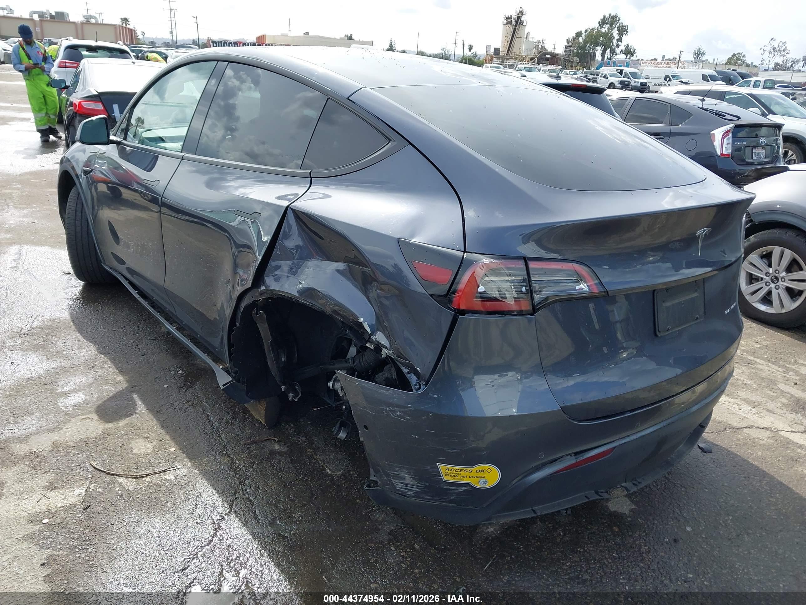 TESLA MODEL image 3