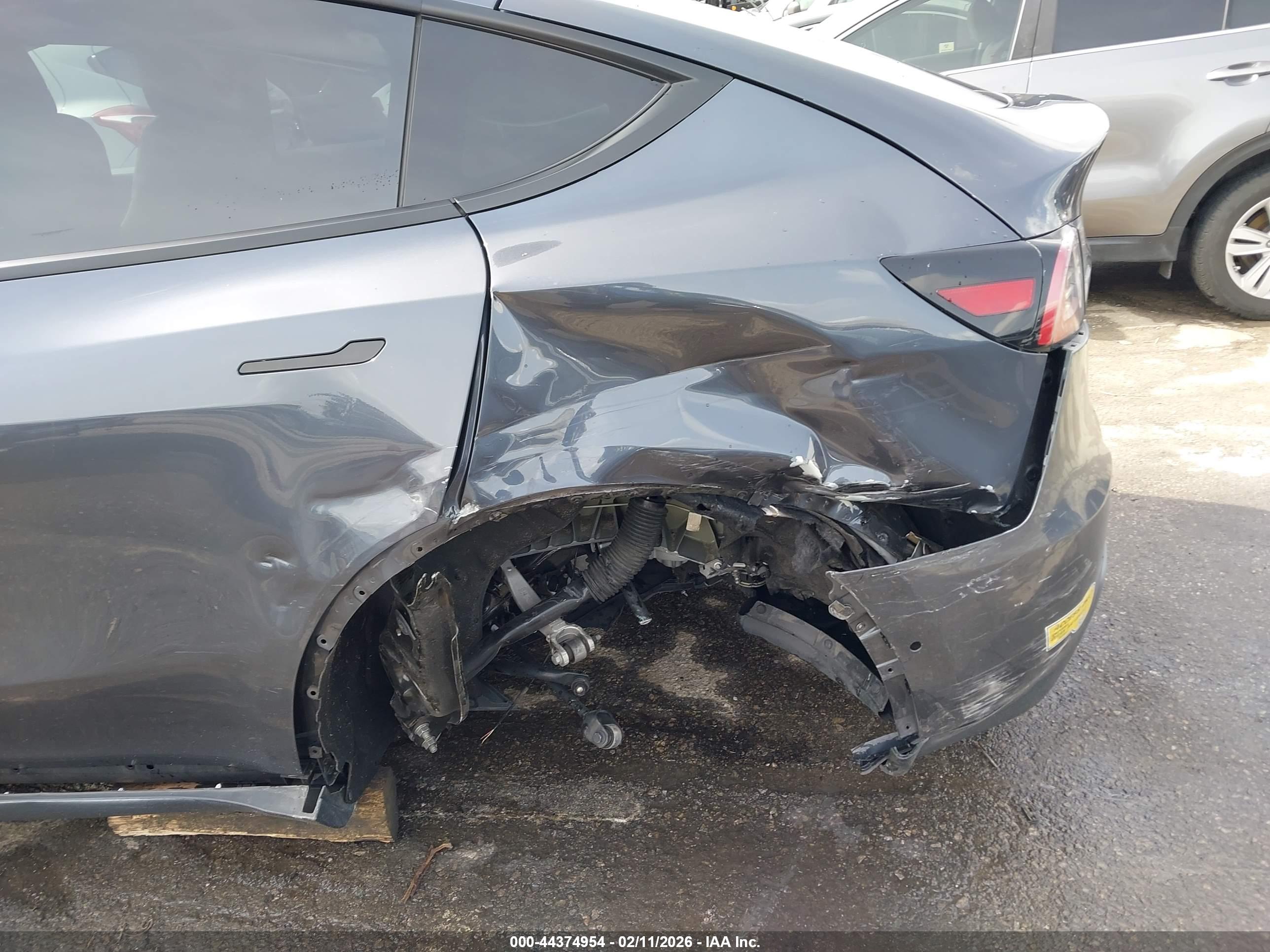 TESLA MODEL image 6