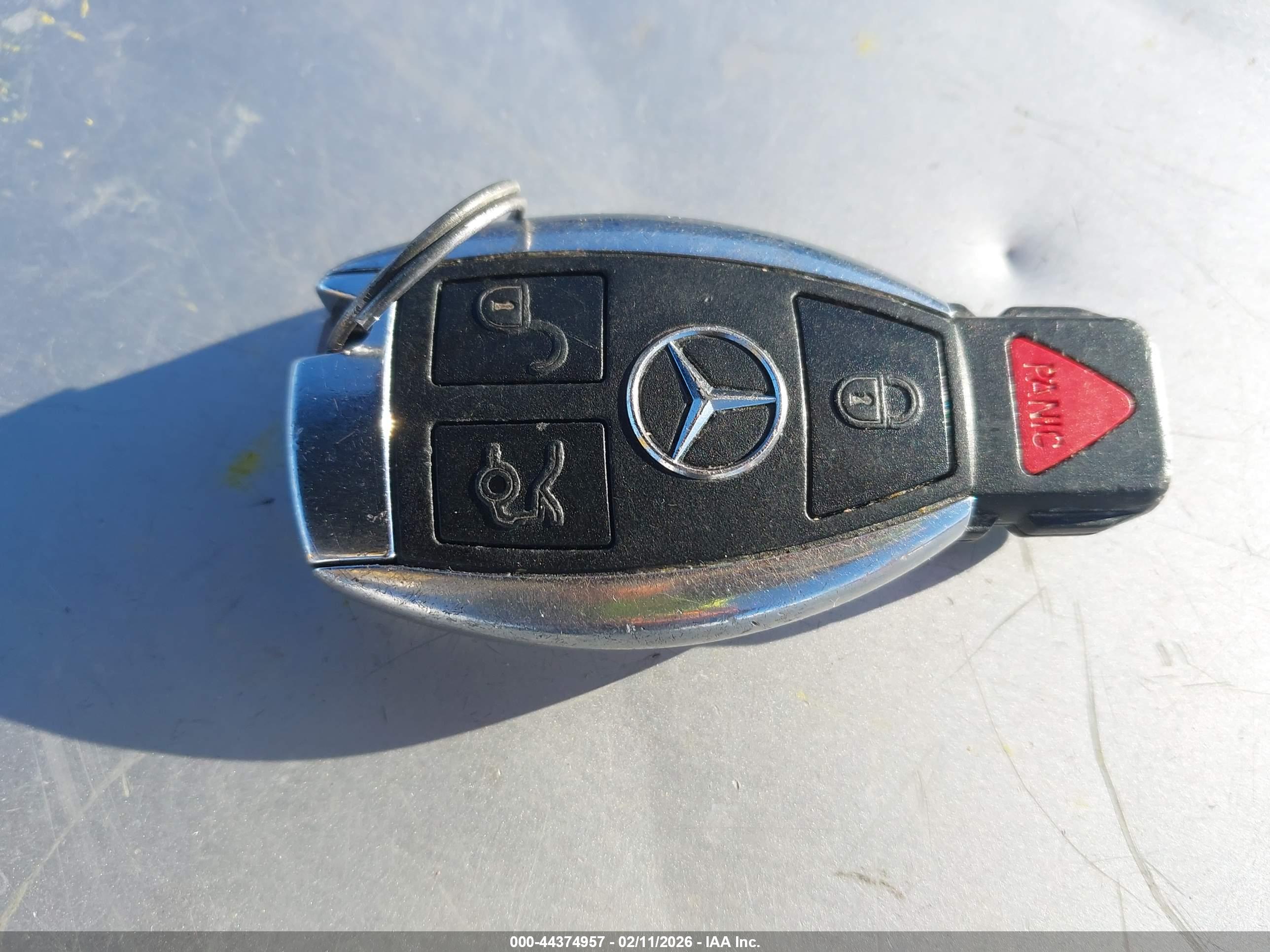 MERCEDES-BENZ E image 11