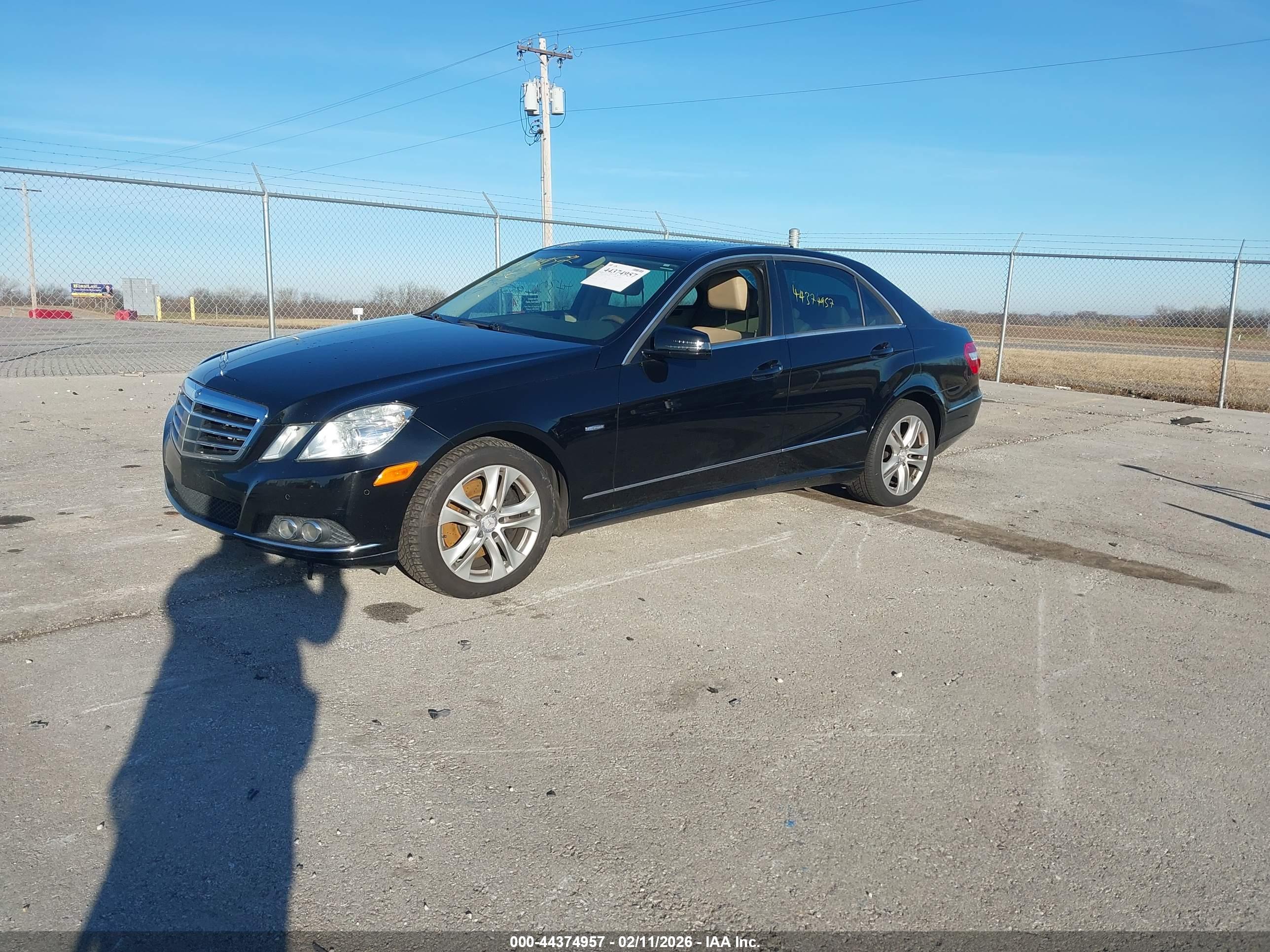 MERCEDES-BENZ E image 2