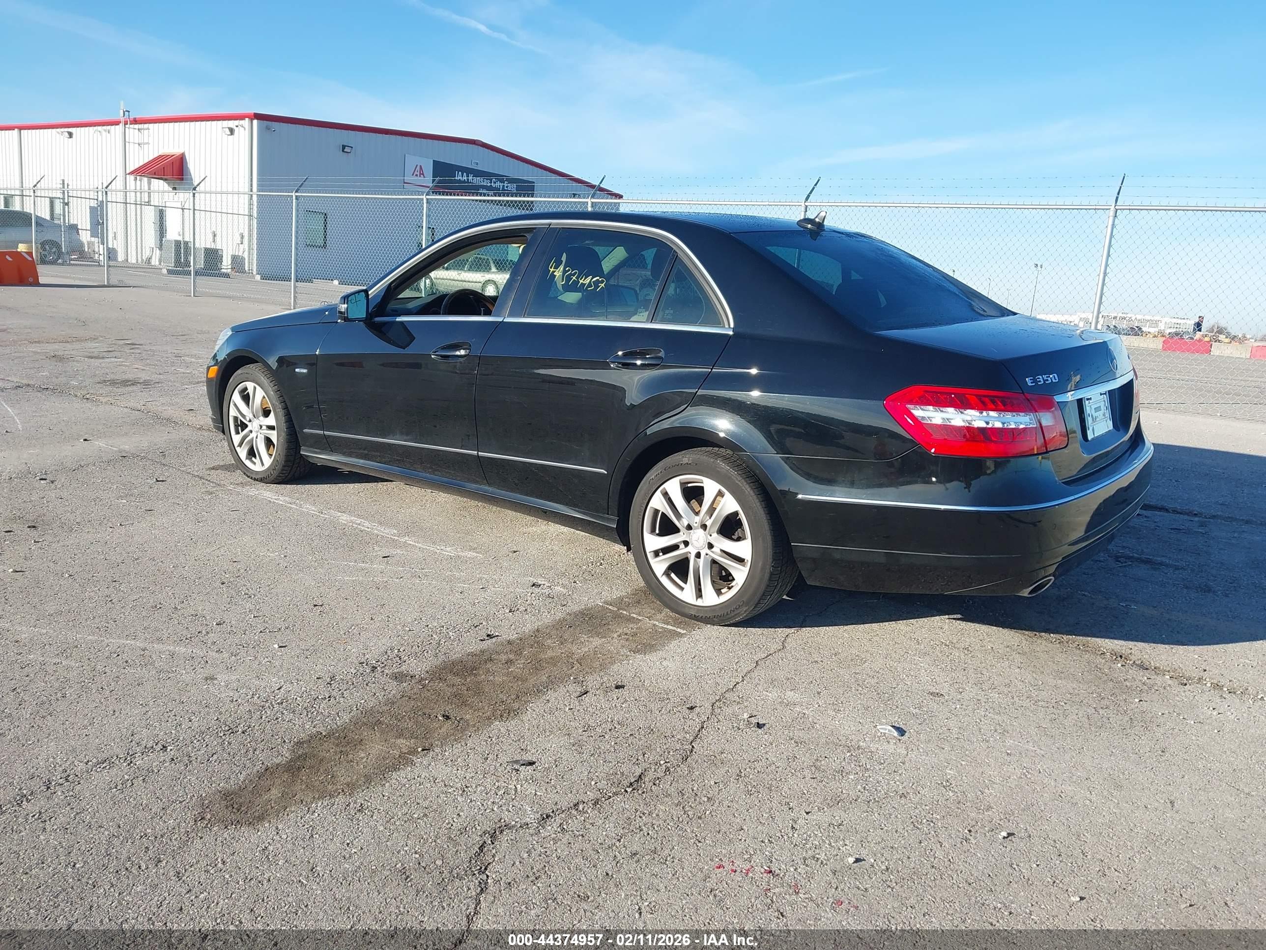 MERCEDES-BENZ E image 3