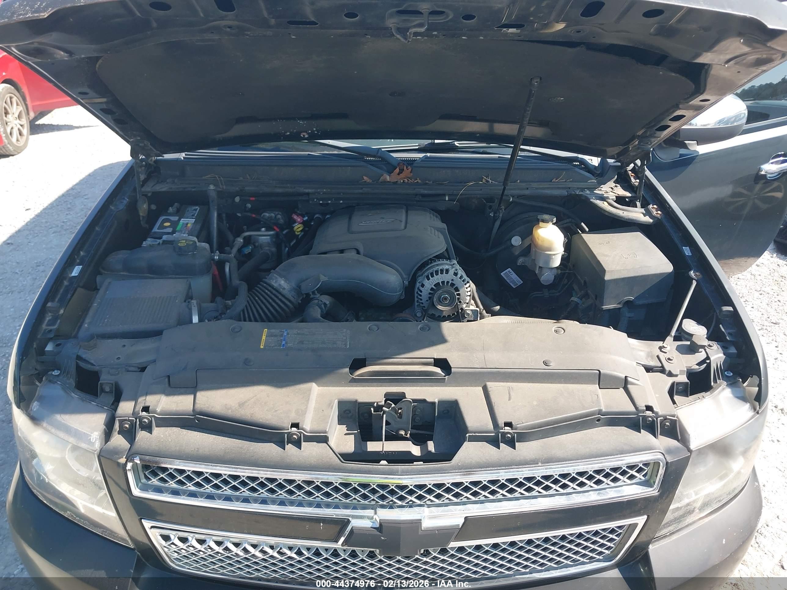 CHEVROLET SUBURBAN image 10