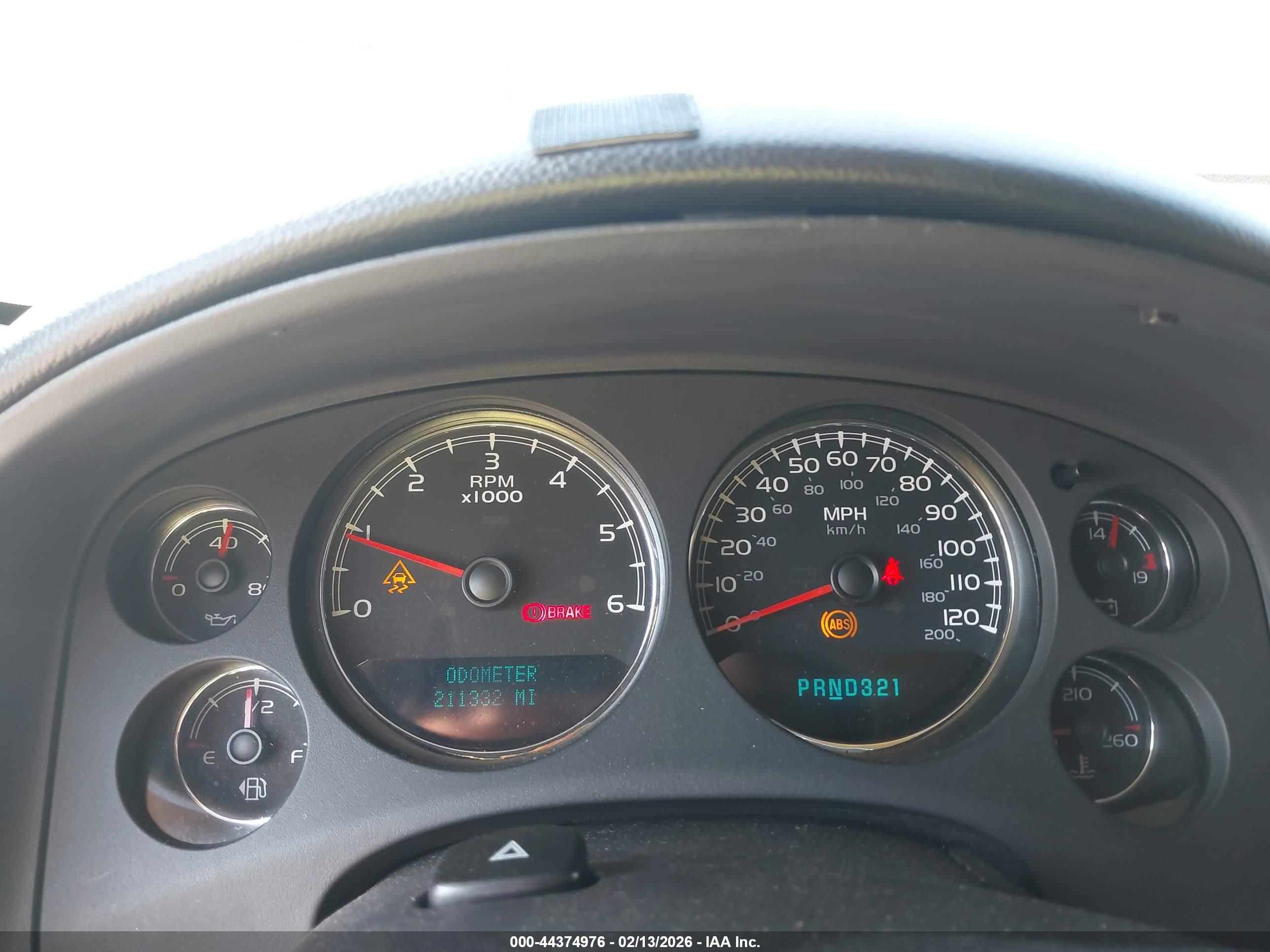 CHEVROLET SUBURBAN image 7