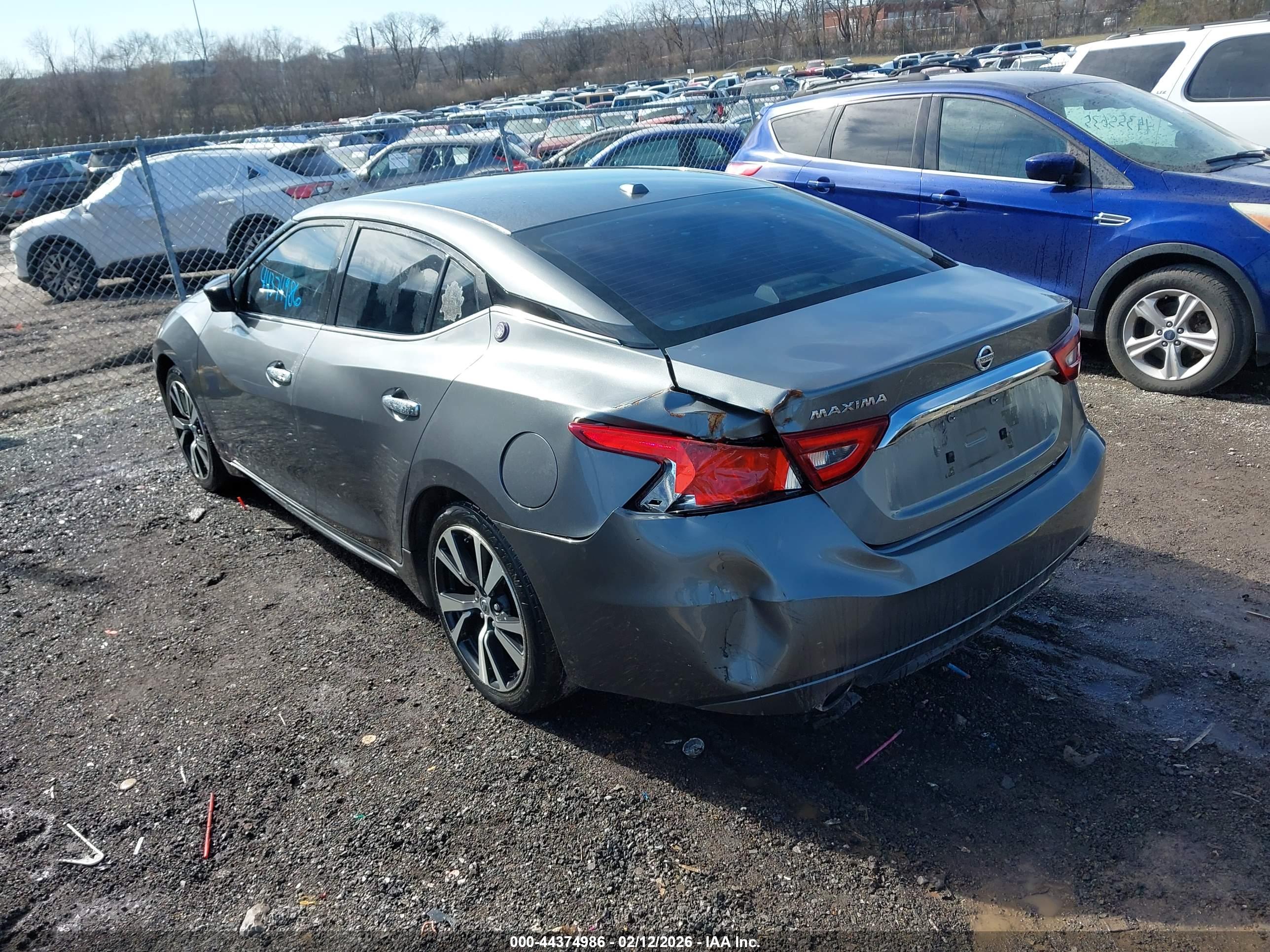NISSAN MAXIMA image 3