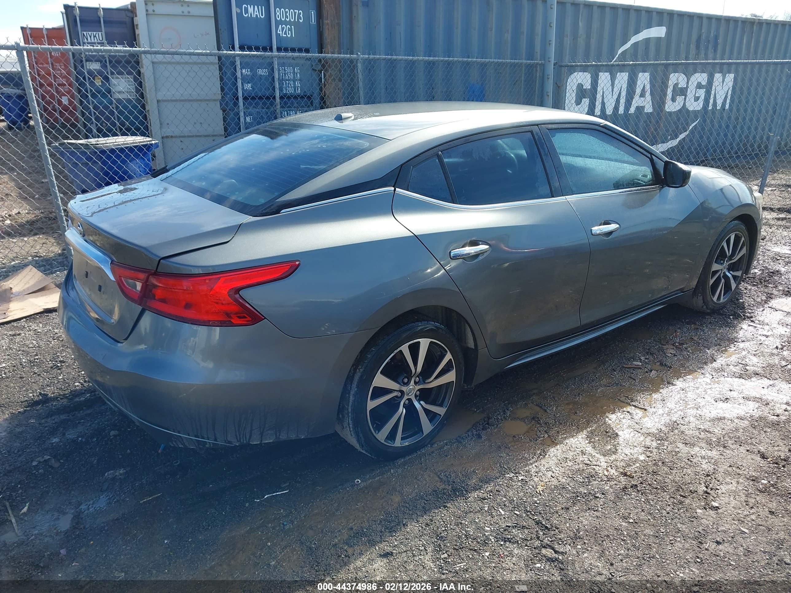 NISSAN MAXIMA image 4