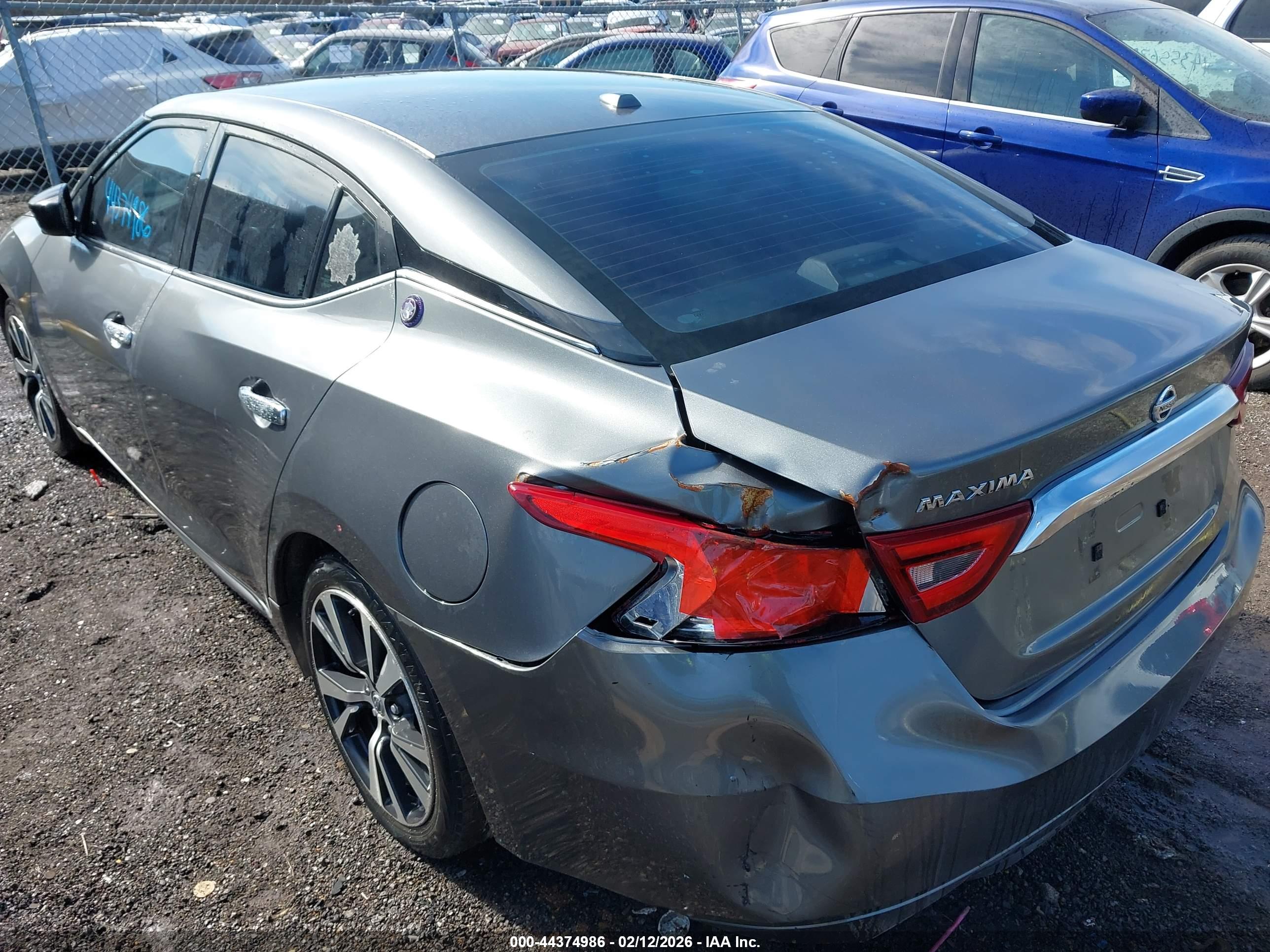 NISSAN MAXIMA image 6