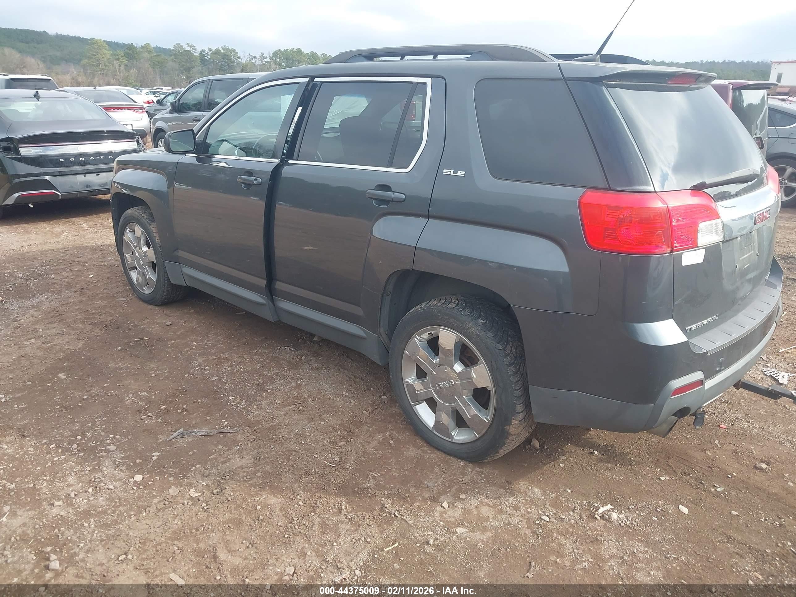GMC TERRAIN image 3