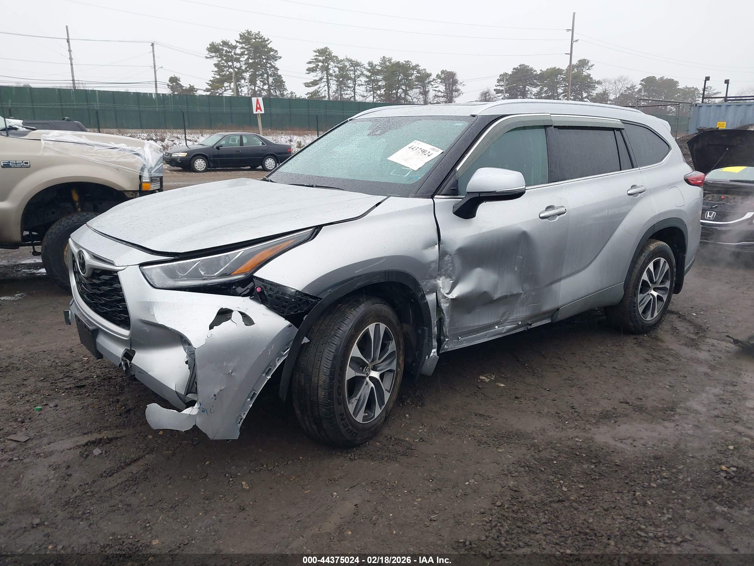 TOYOTA HIGHLANDER image 2