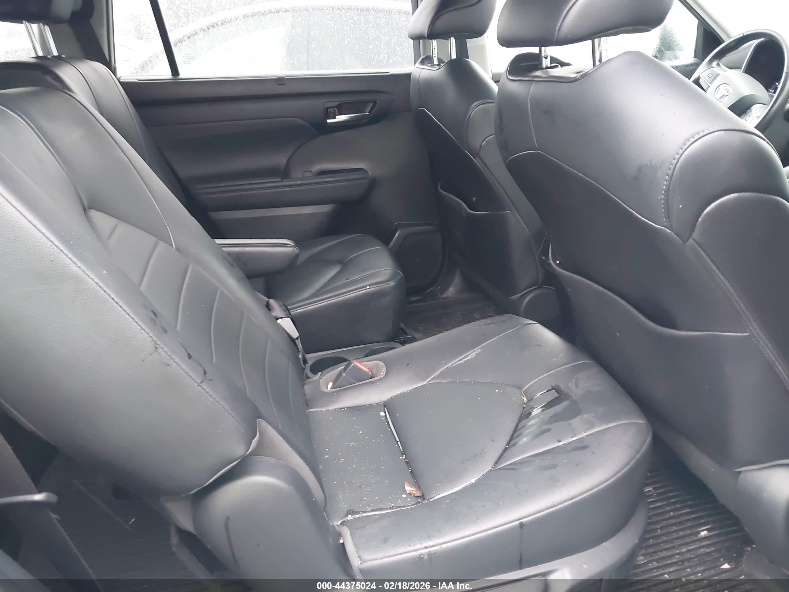 TOYOTA HIGHLANDER image 8