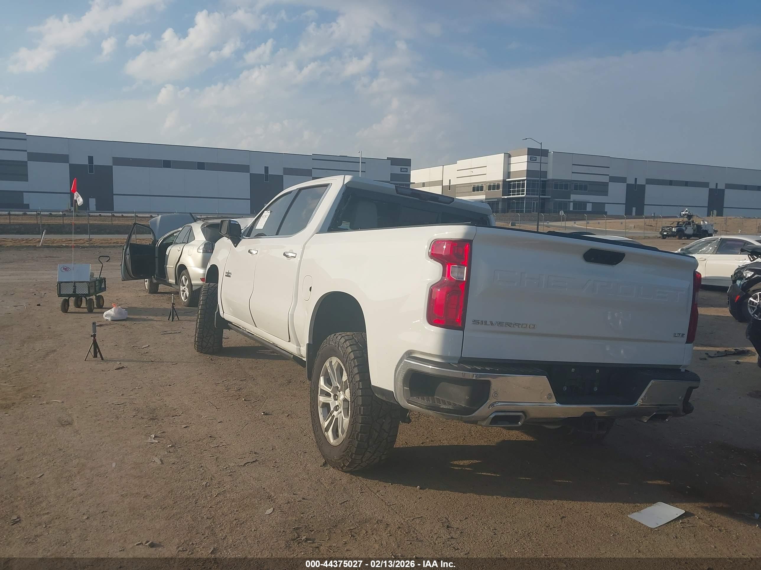 CHEVROLET SILVERADO image 3