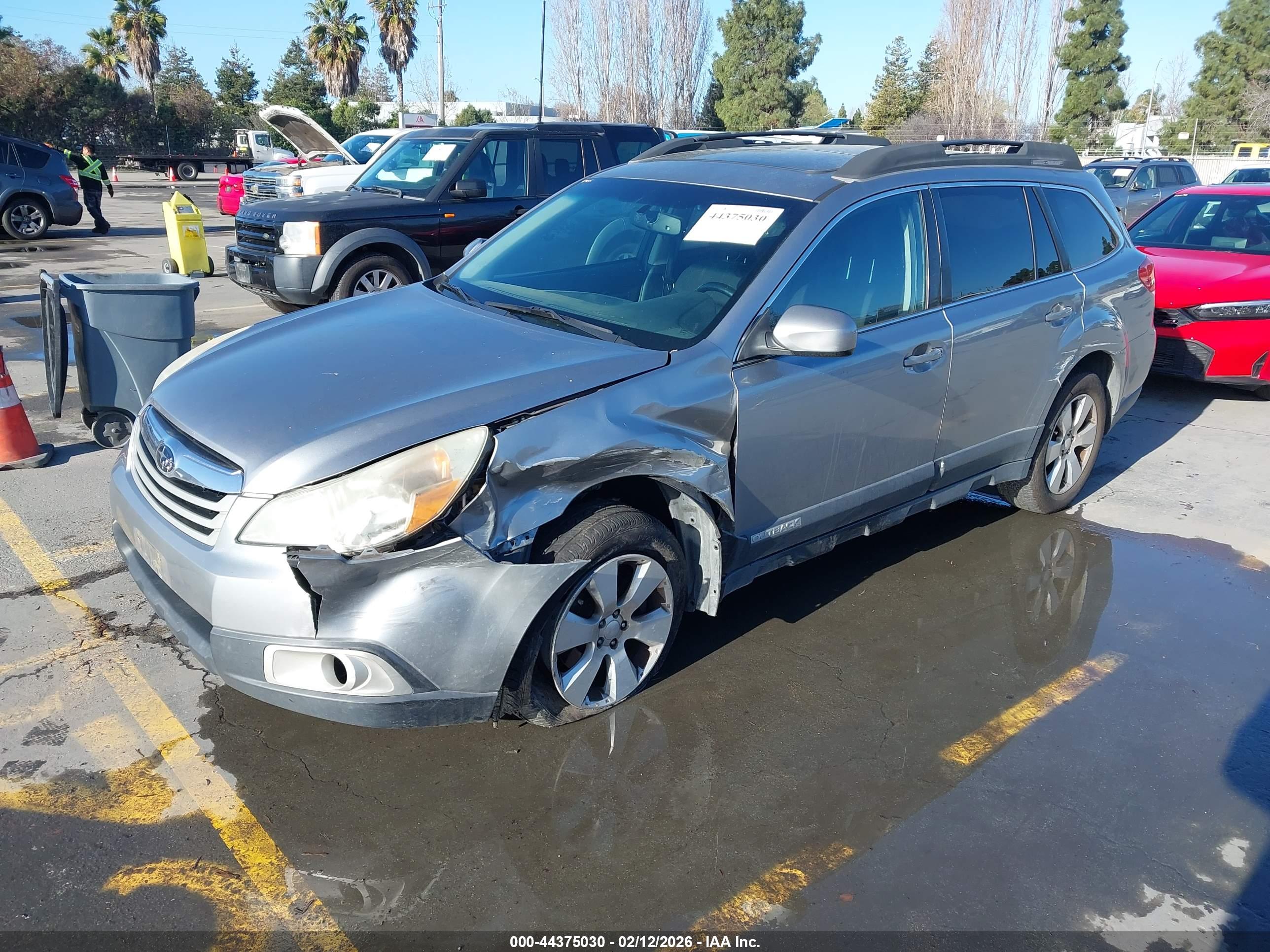 SUBARU OUTBACK image 2