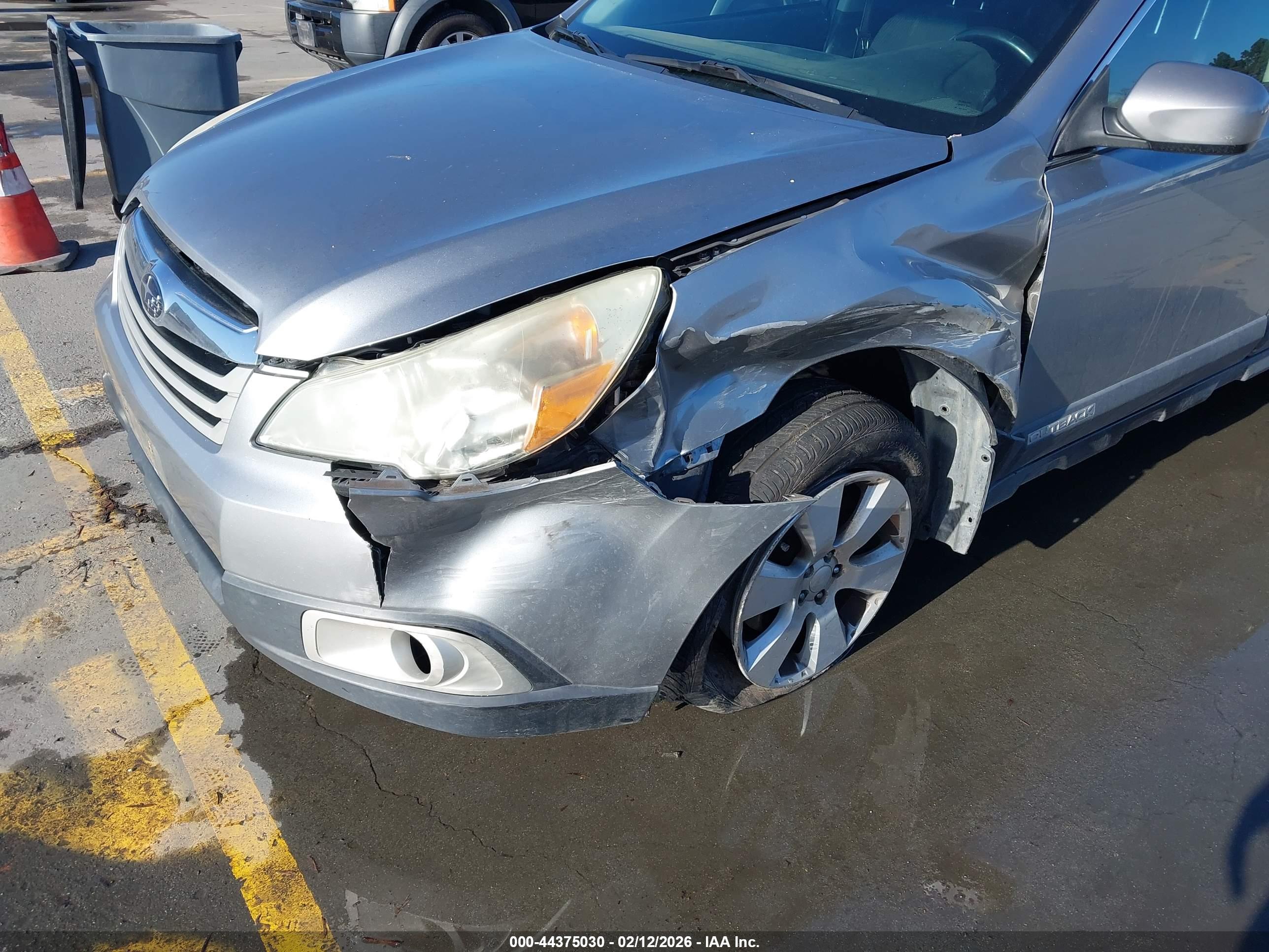 SUBARU OUTBACK image 6