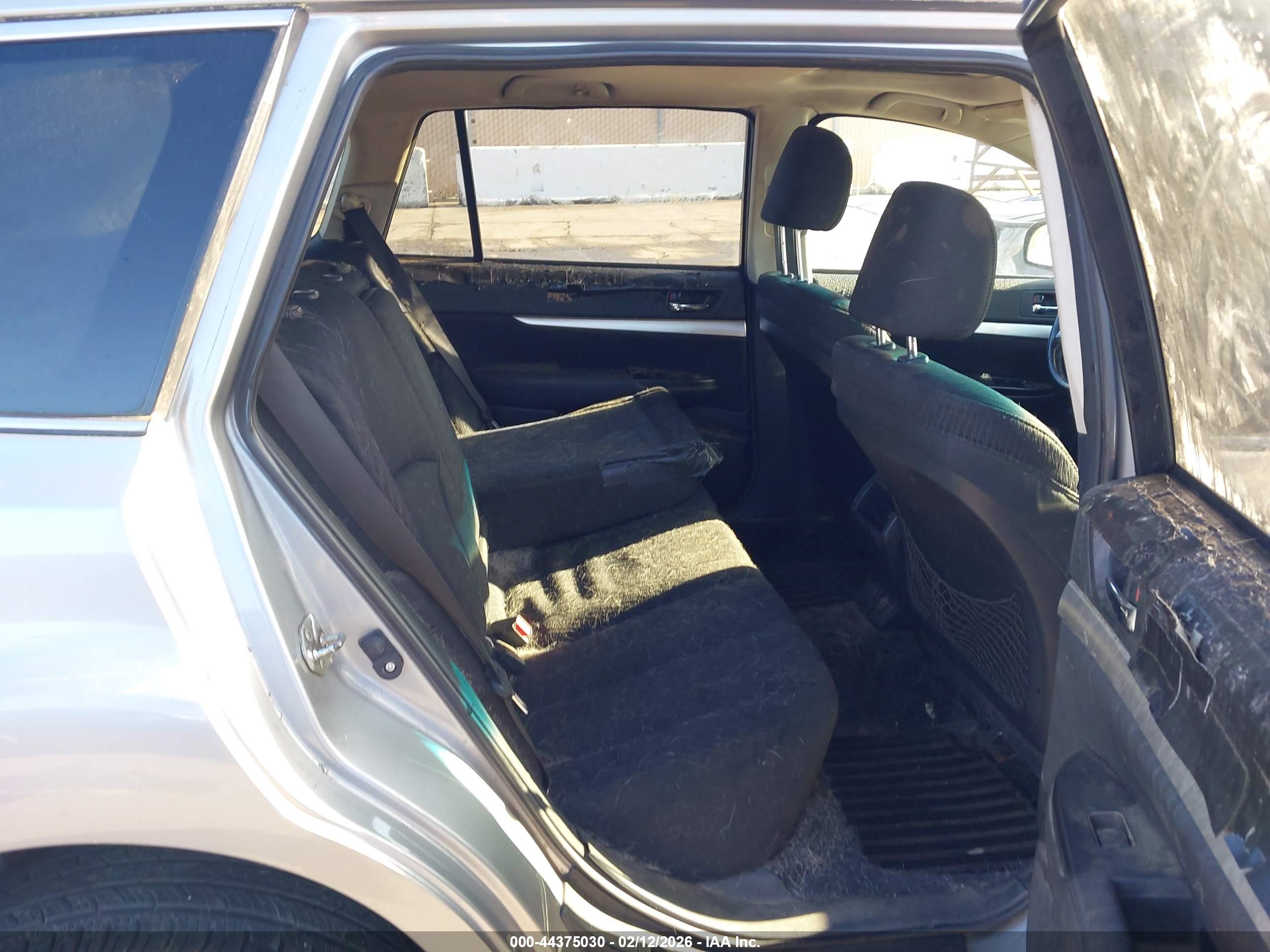 SUBARU OUTBACK image 8