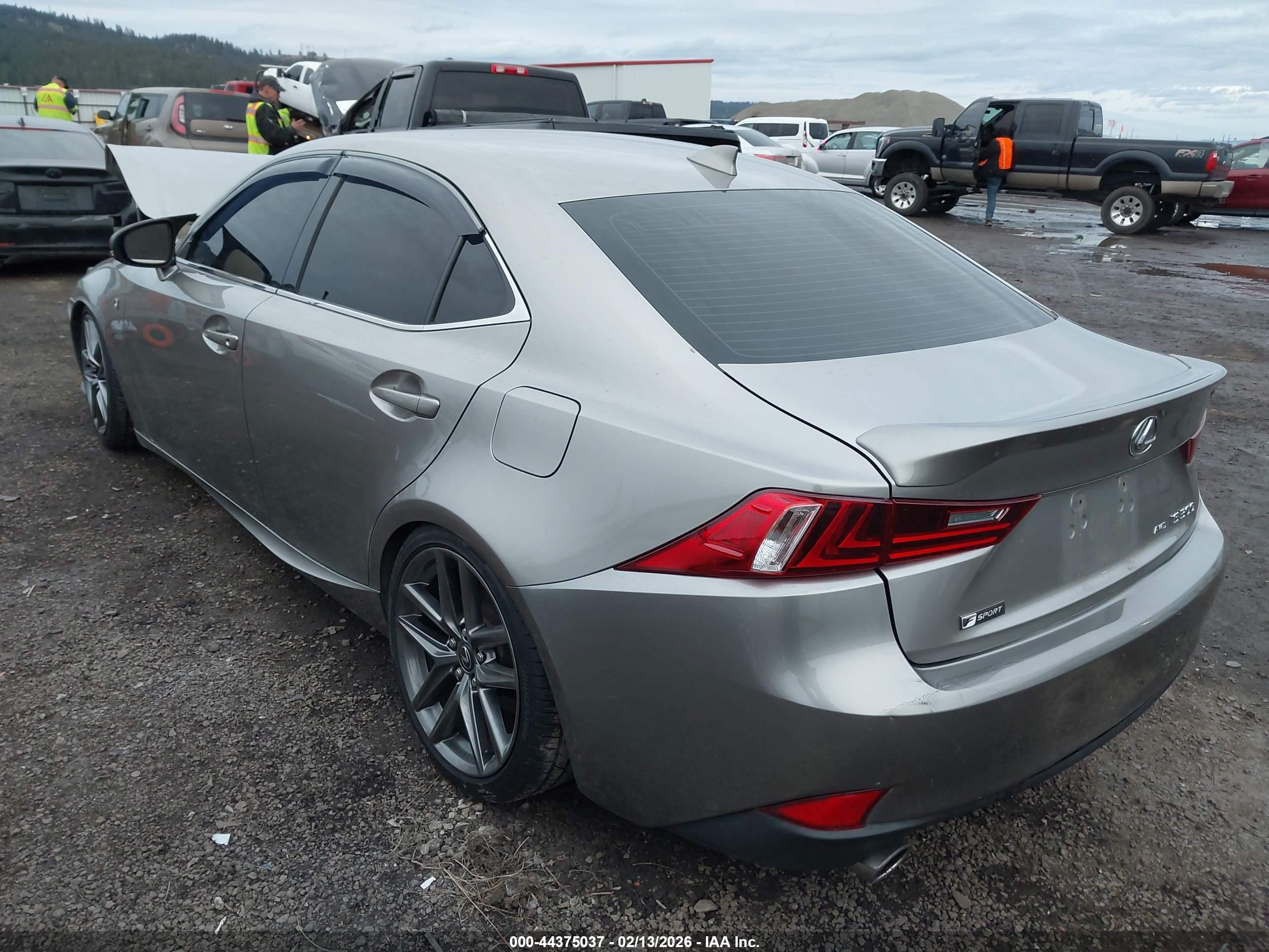 LEXUS IS image 3