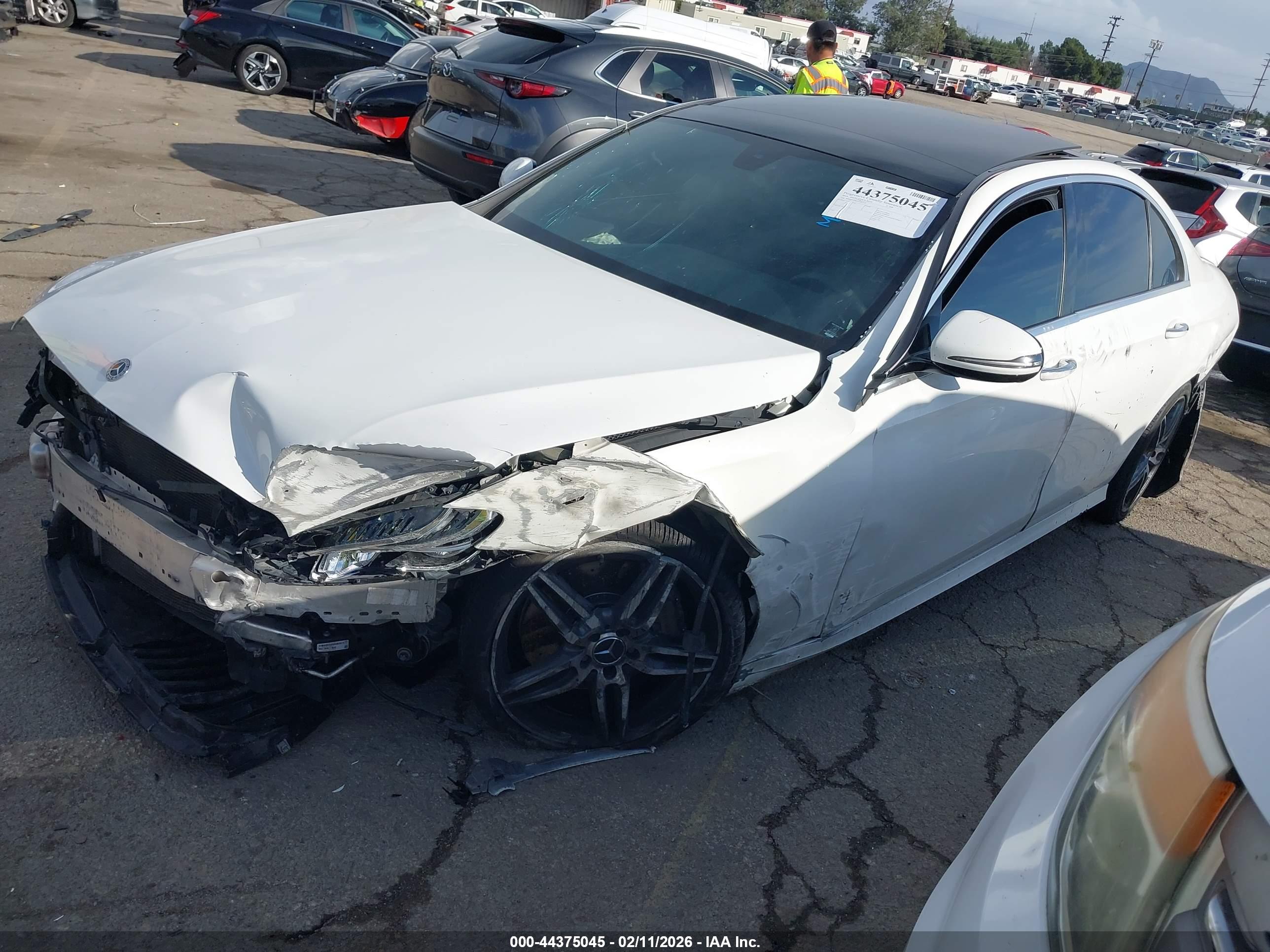 MERCEDES-BENZ E image 2
