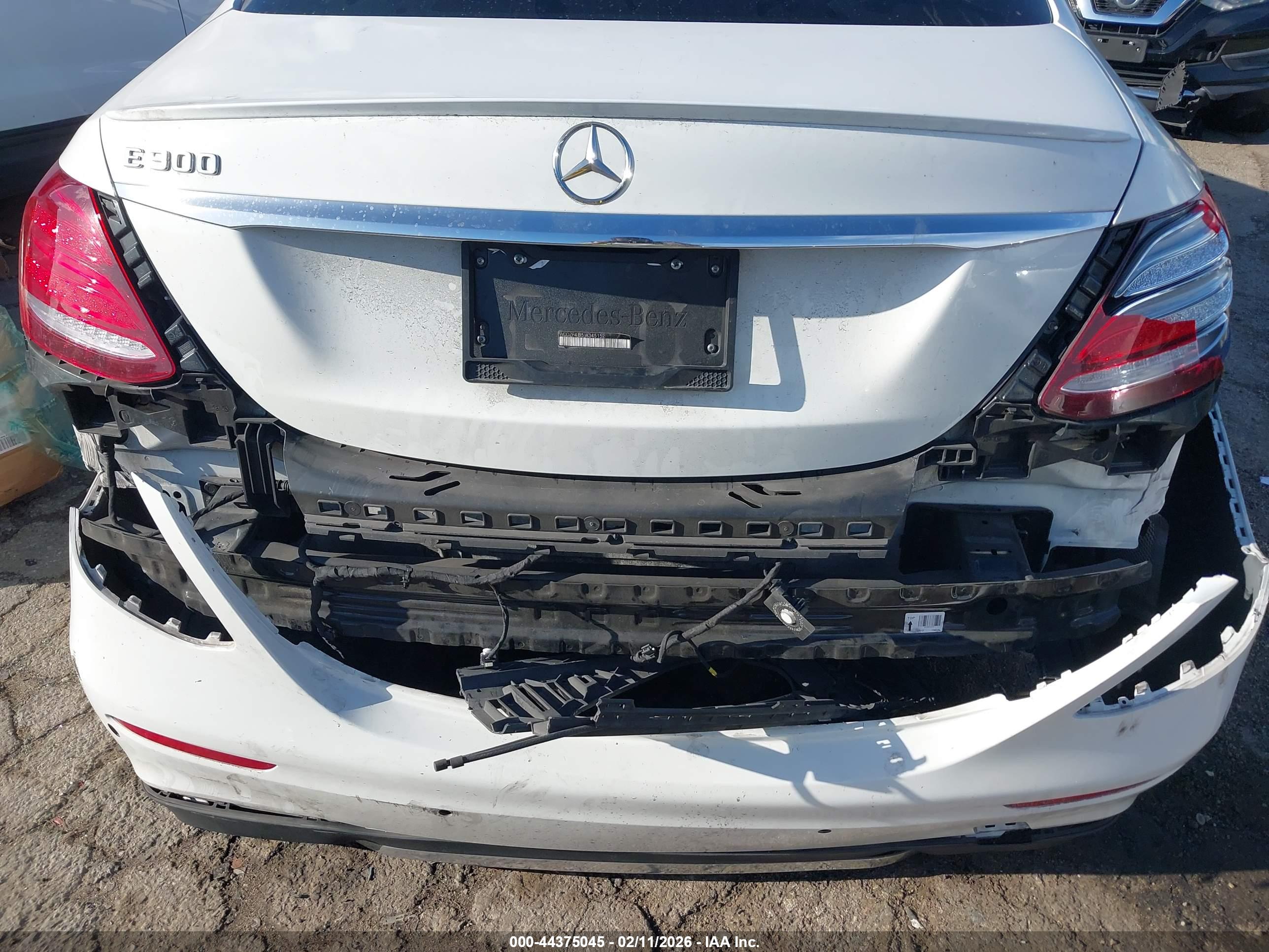 MERCEDES-BENZ E image 6
