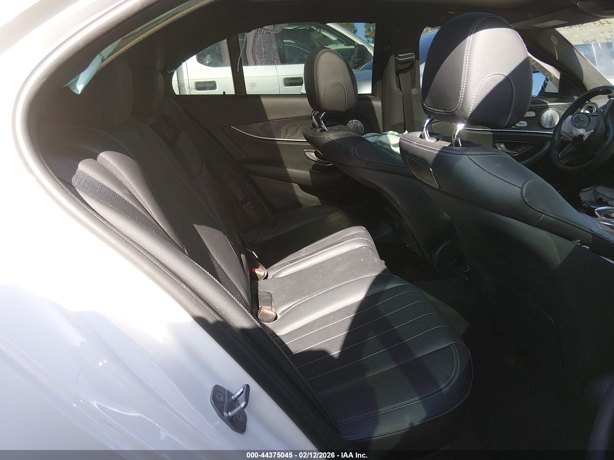 MERCEDES-BENZ E image 8