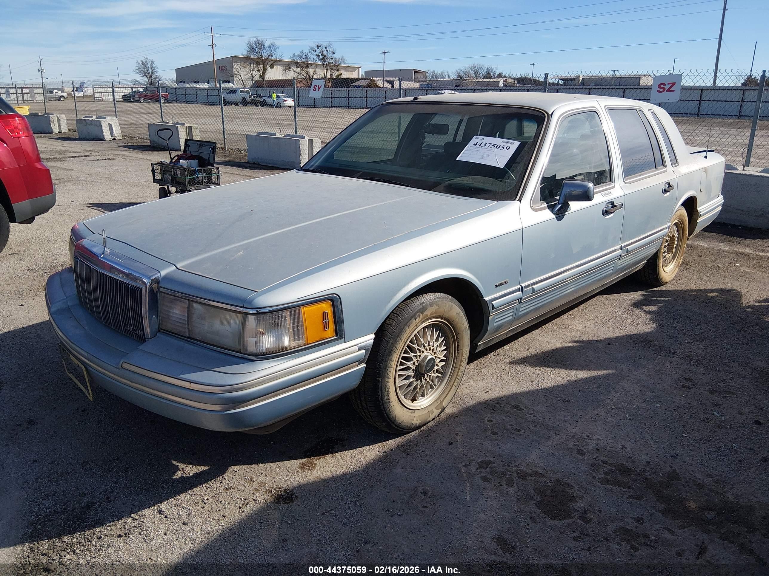 LINCOLN TOWN image 2